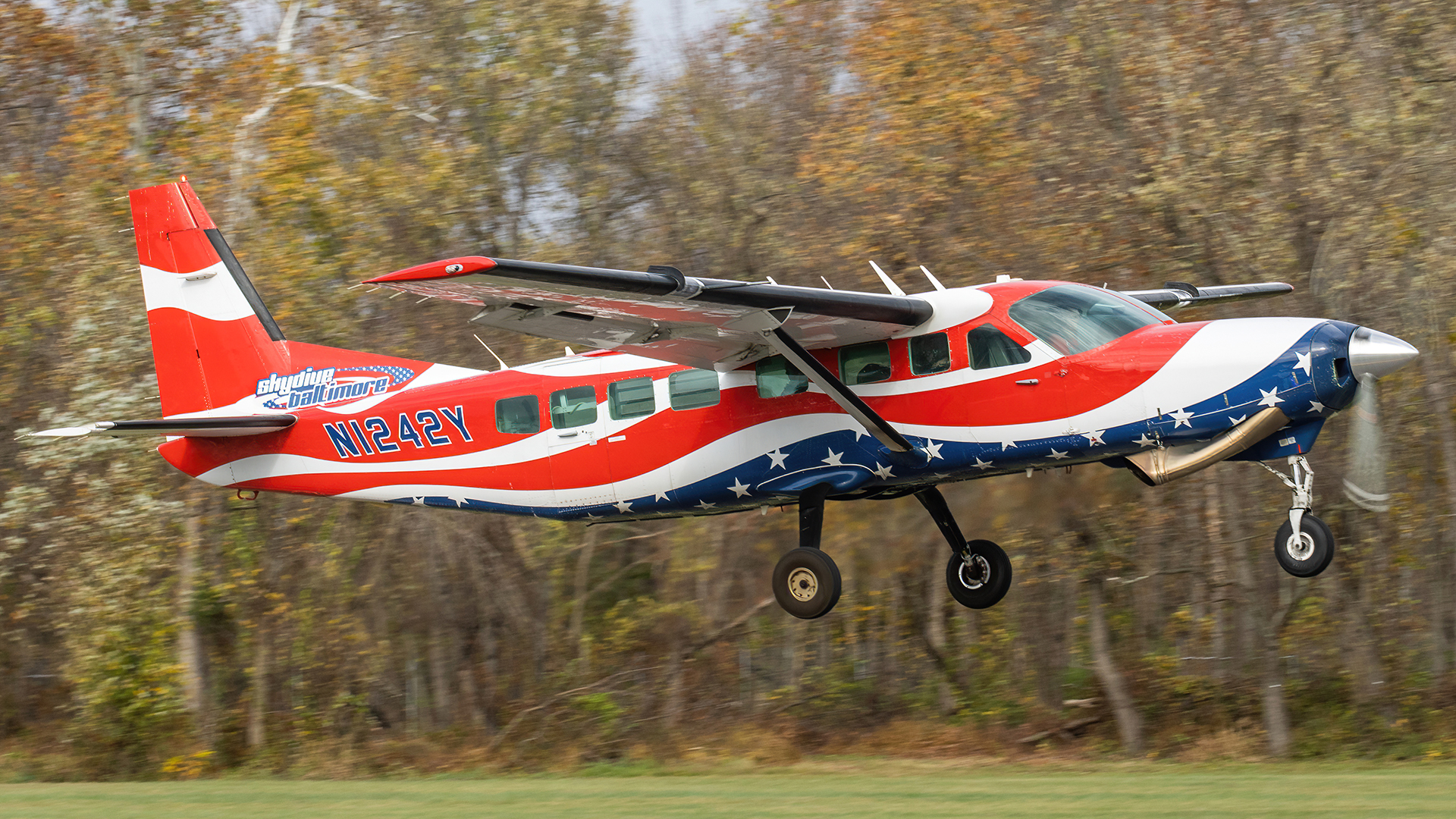 Full size: Skydive Baltimore Cessna 208 Grand Caravan N1242Y at College Park Airport