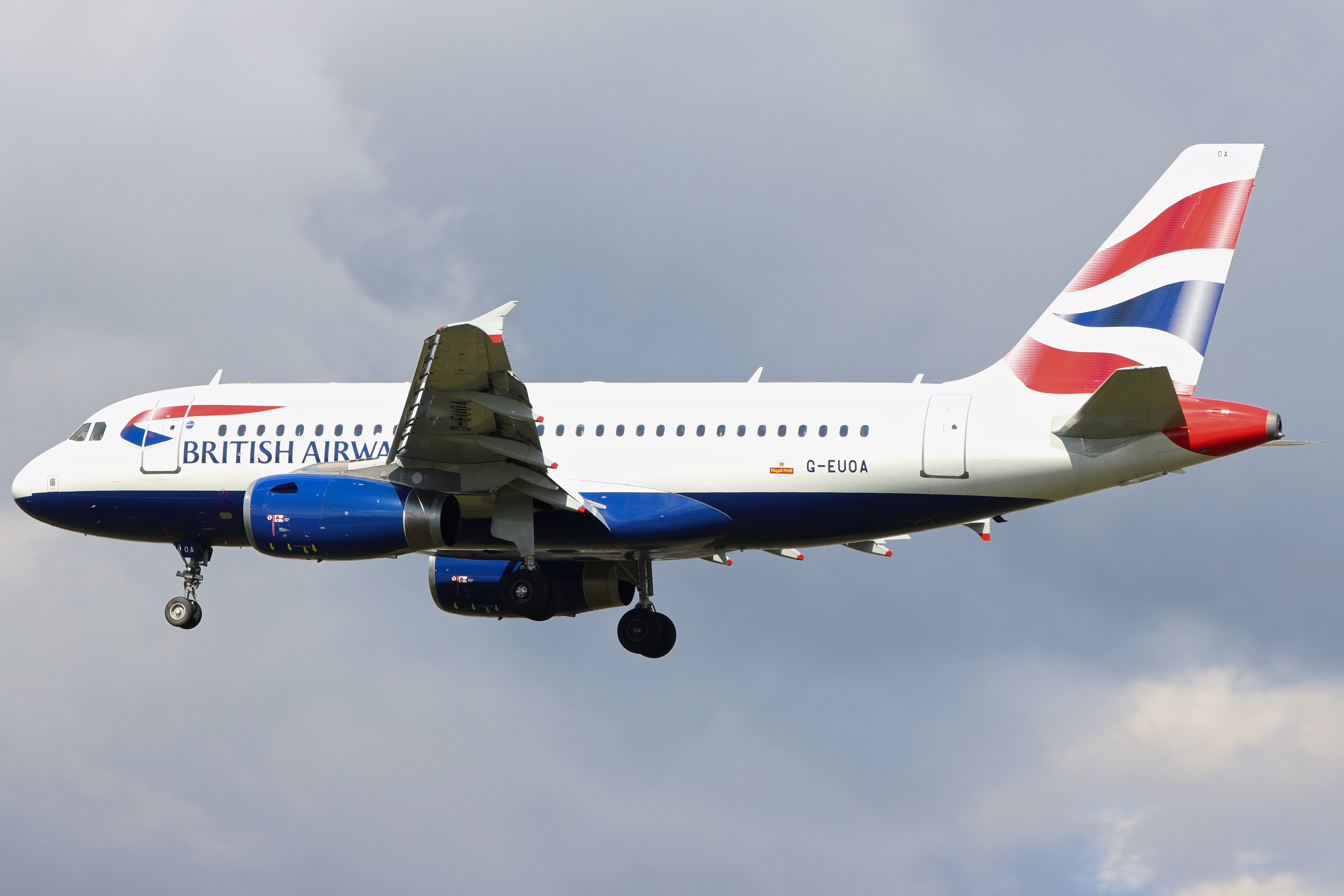 Full size: British Airways Airbus A319 G-EUOA at London Heathrow International Airport