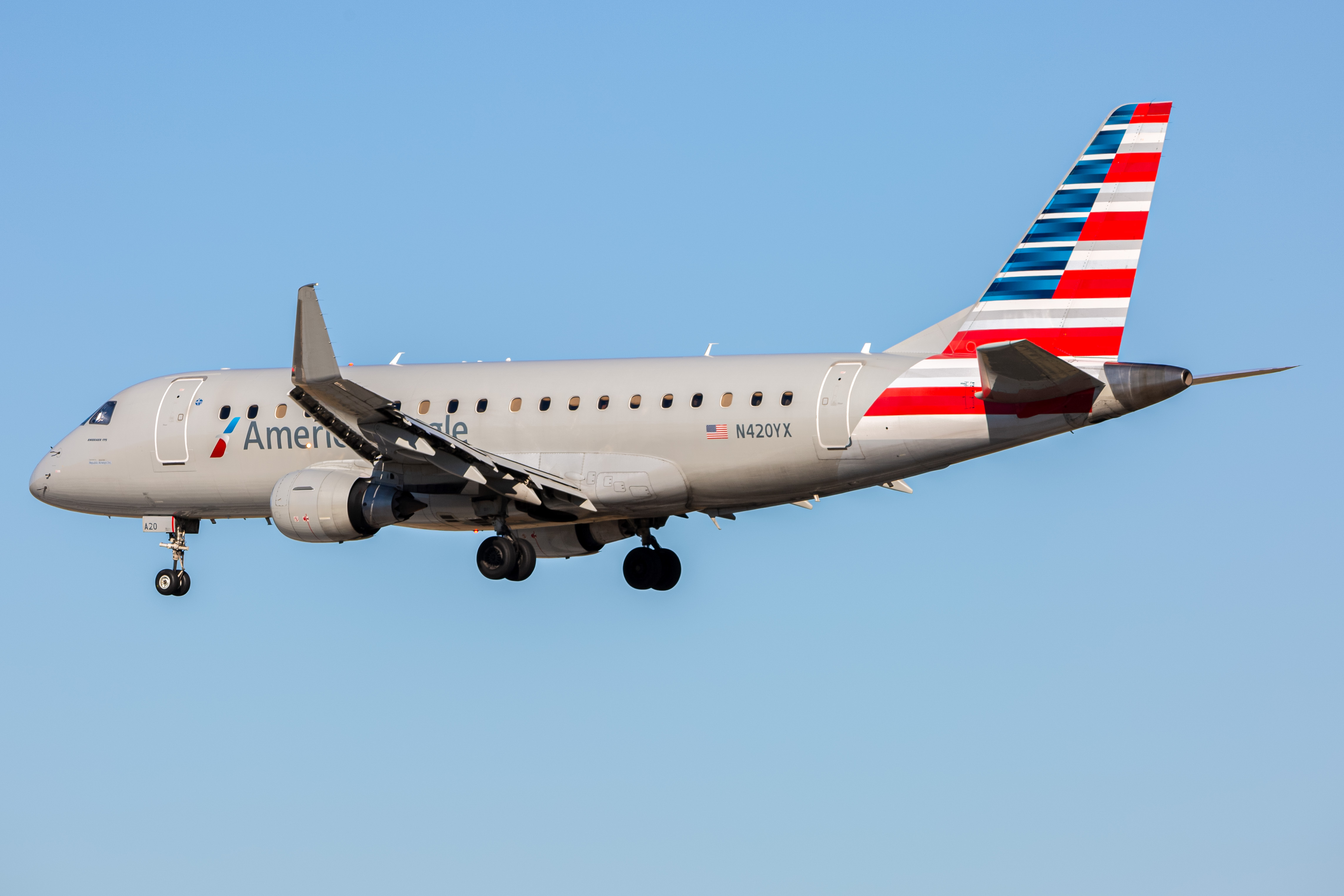 Full size: American Eagle Embraer E175 N420YX at Baltimore/Washington International Thurgood Marshall Airport