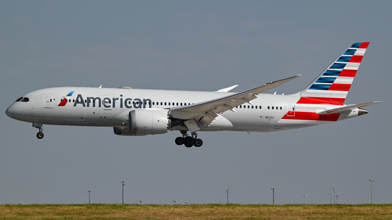 Full size: American Airlines Boeing 787-8 N801AC at Dallas-Fort Worth International Airport