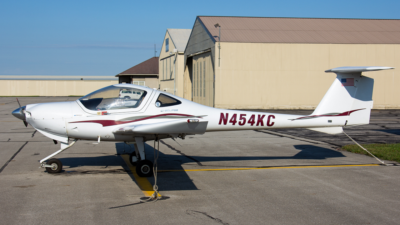 Full size: PRIVATE Diamond DA-20 N454KC at Delaware Municipal Airport