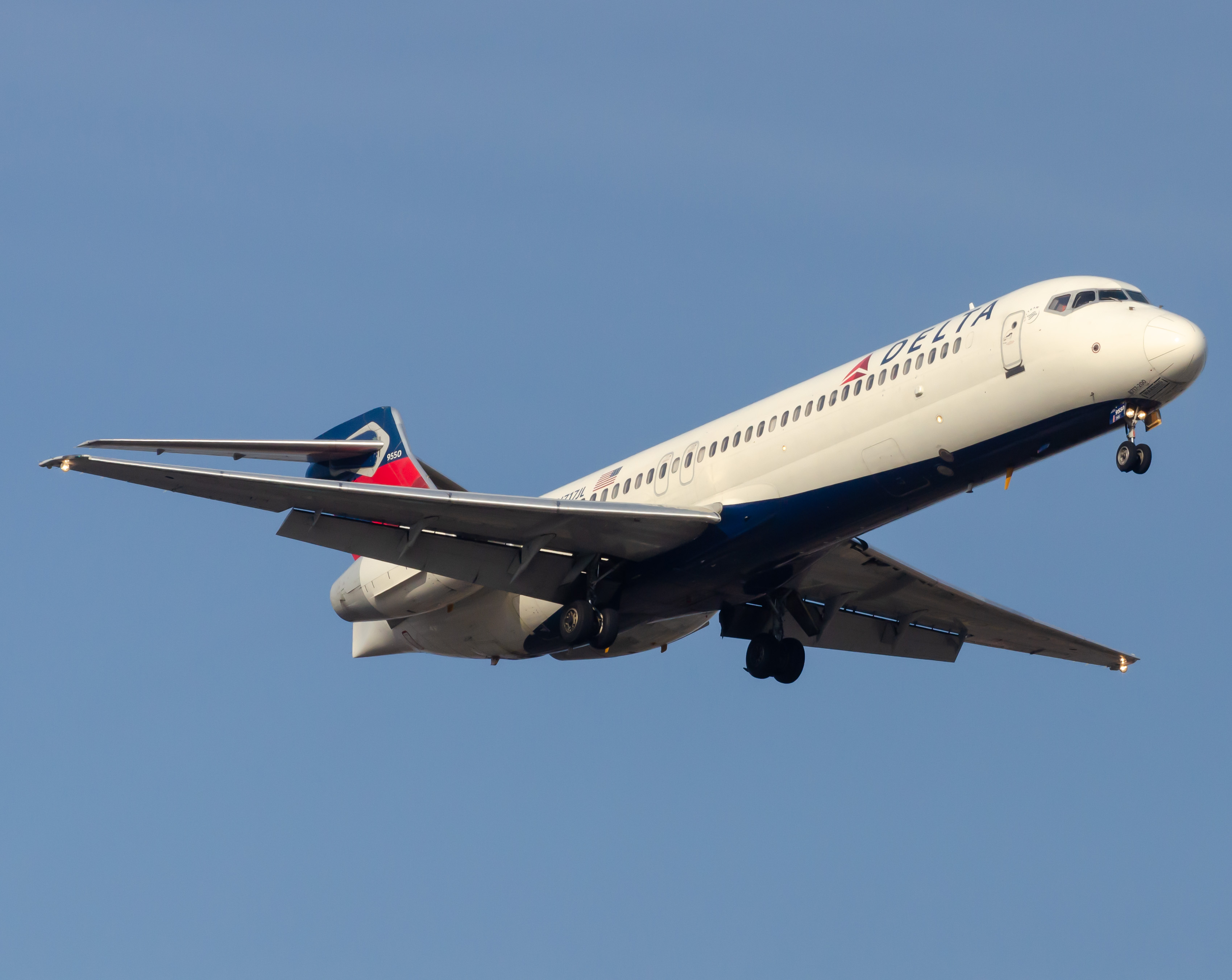 Full size: Delta Airlines Boeing 717-200 N717JL at Newark Liberty International Airport