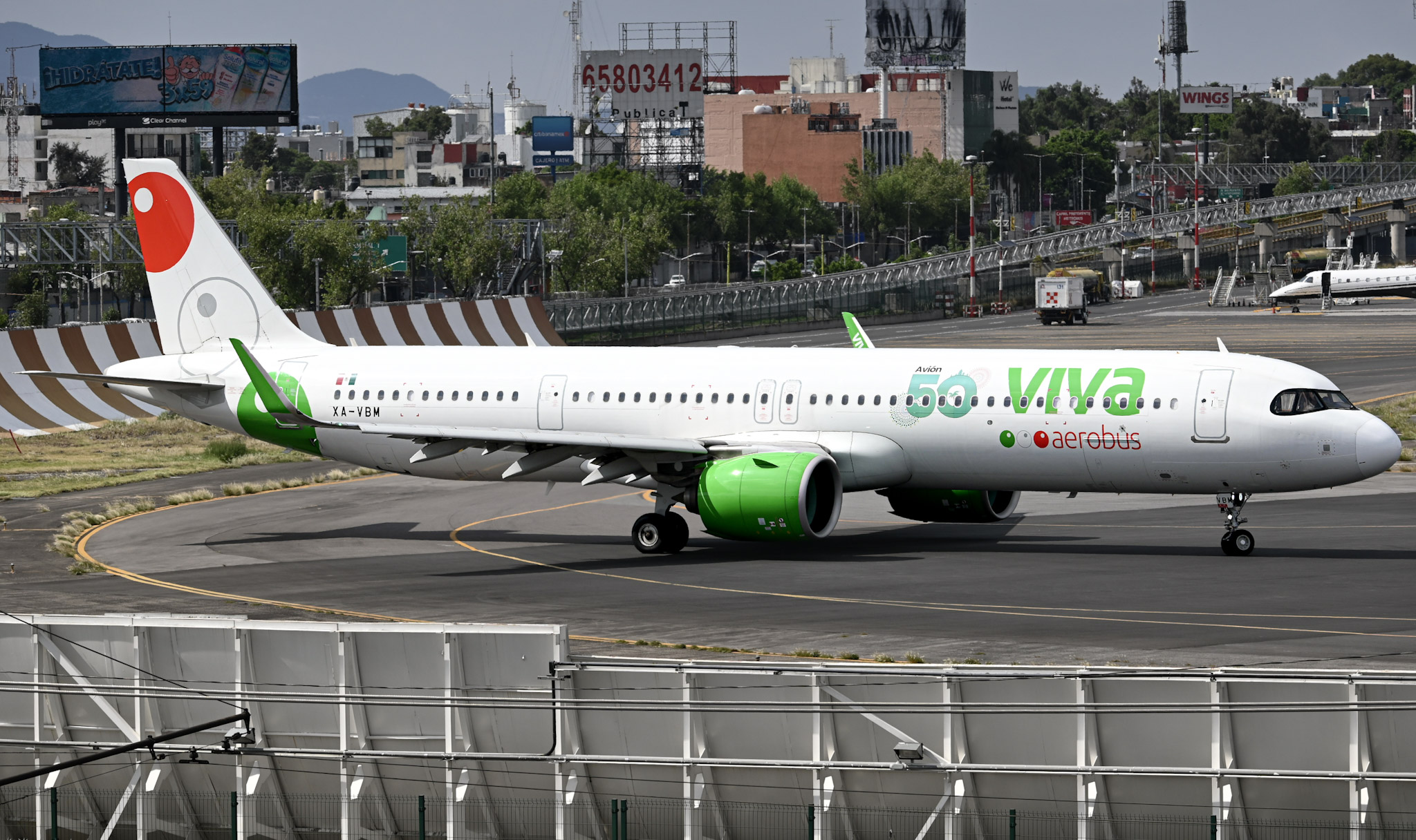 Full size: VivaAerobus Airbus A321NEO XA-VBM at Mexico City International Airport