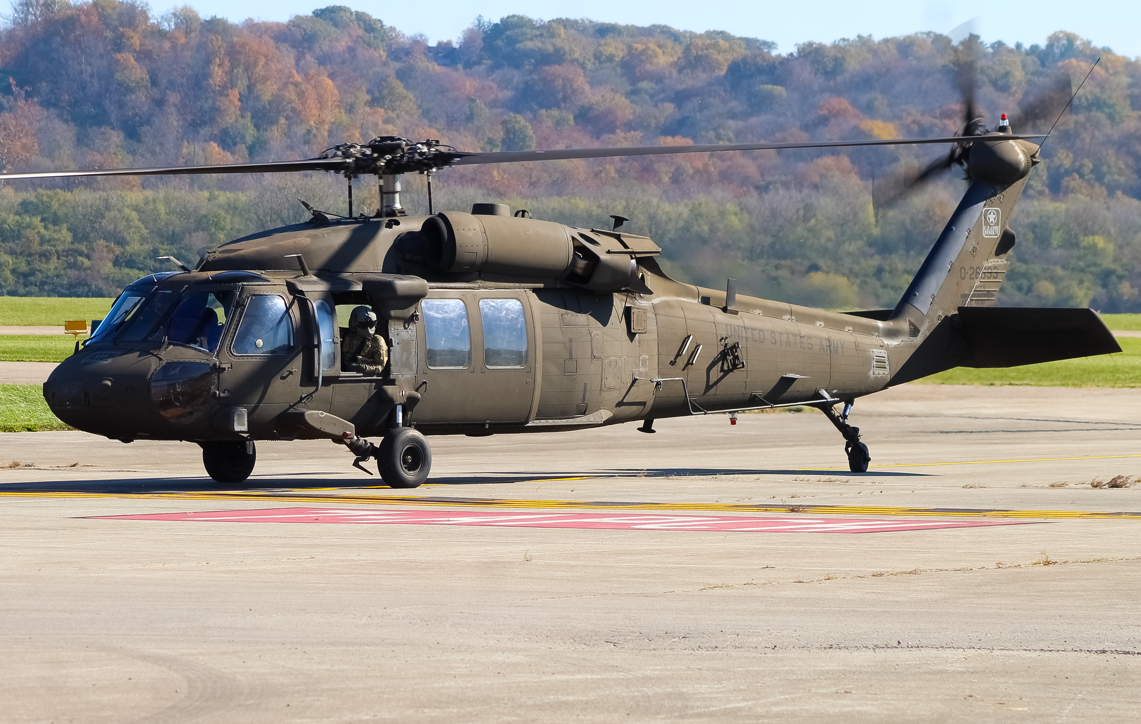 Full size: USA - United States Army Sikorsky UH-60L Blackhawk 0-26693 at Cincinnati Municipal Airport/Lunken Field