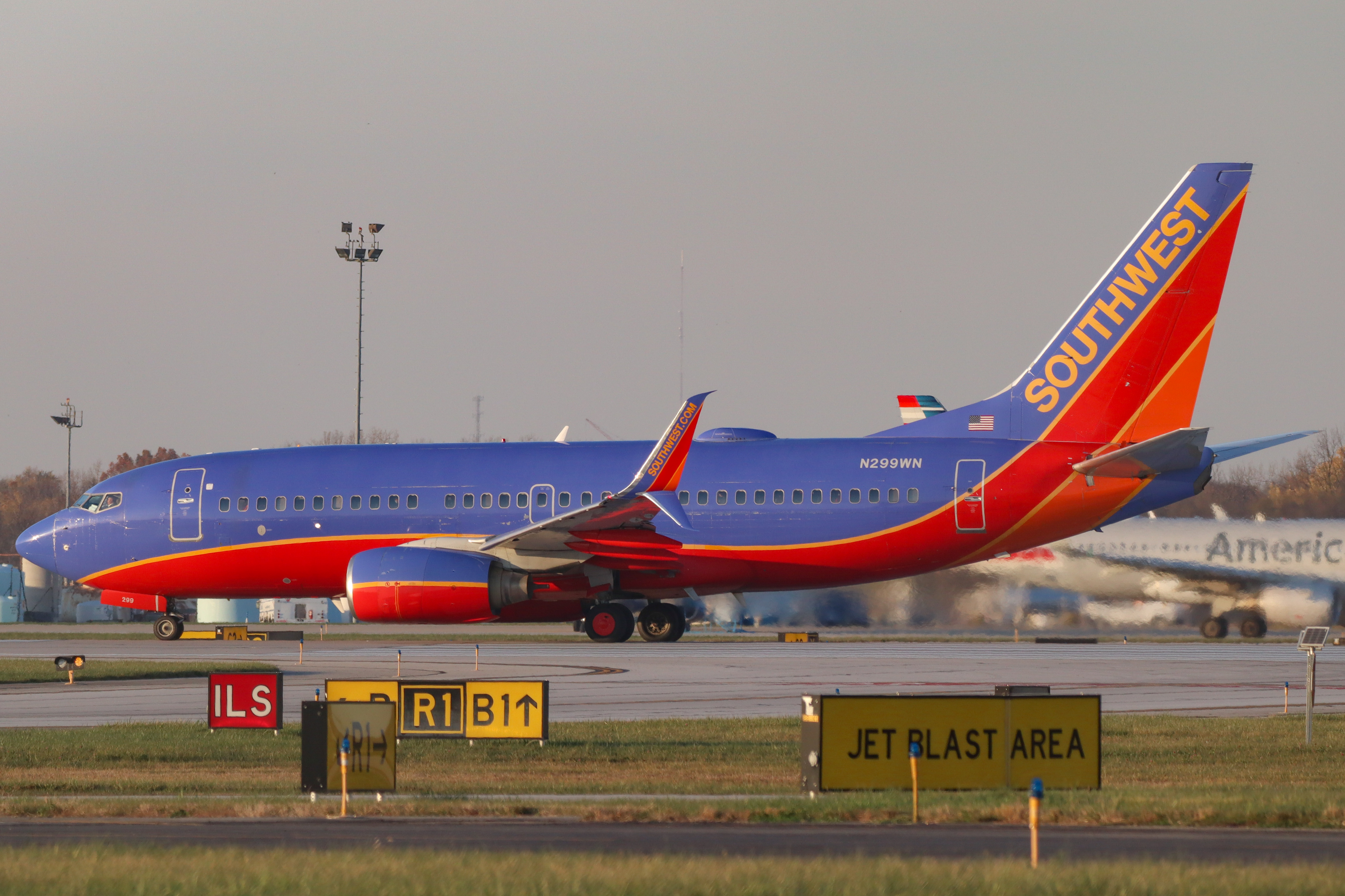 Full size: Southwest Airlines Boeing 737-700 N299WN at John Glenn Columbus International Airport