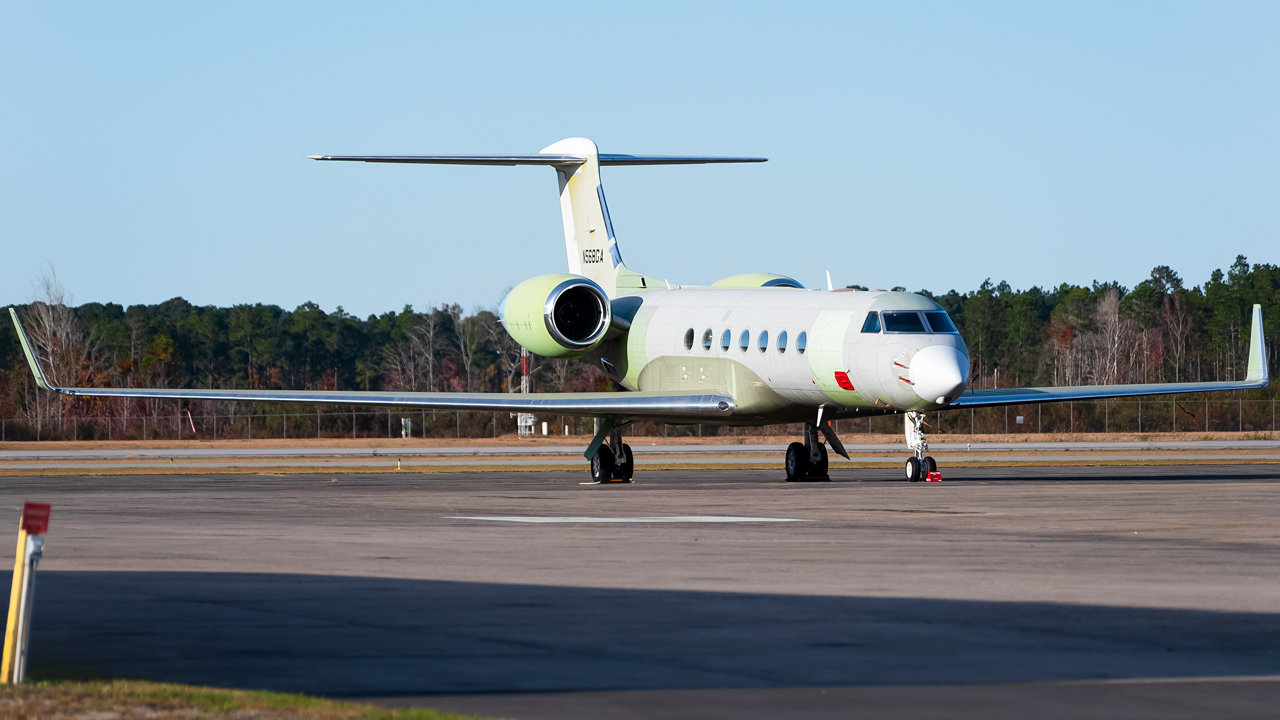 Full size: Gulfstream Aerospace Gulfstream G550 N568GA at Brunswick Golden Isles Airport