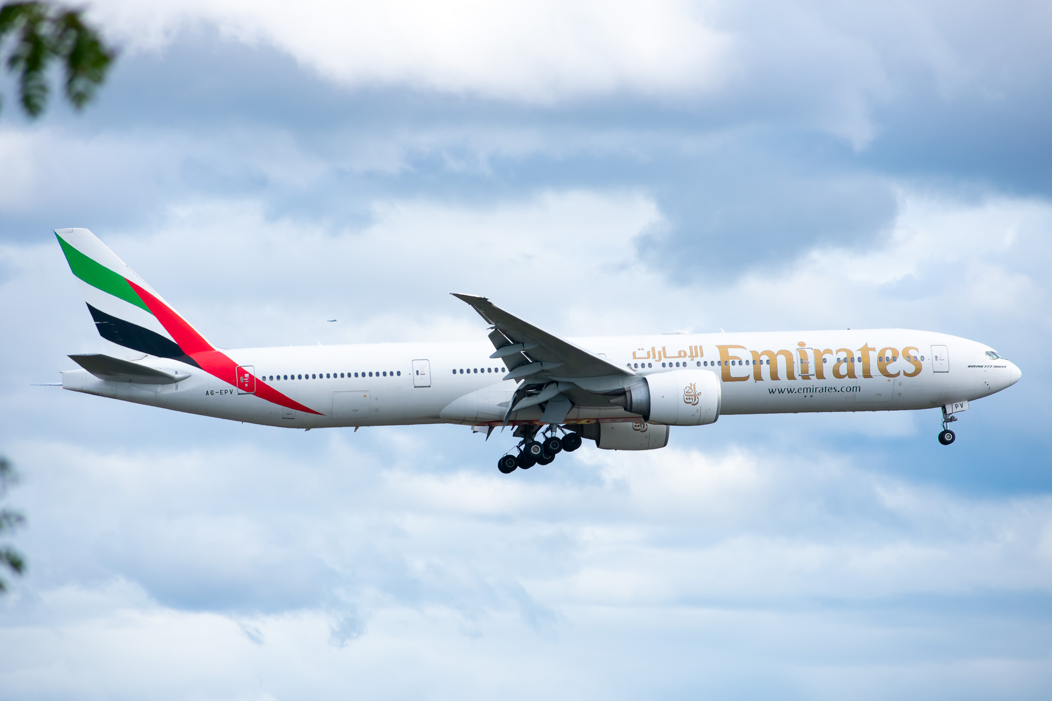 Full size: Emirates Boeing 777-300ER A6EPV at Seattle-Tacoma International Airport