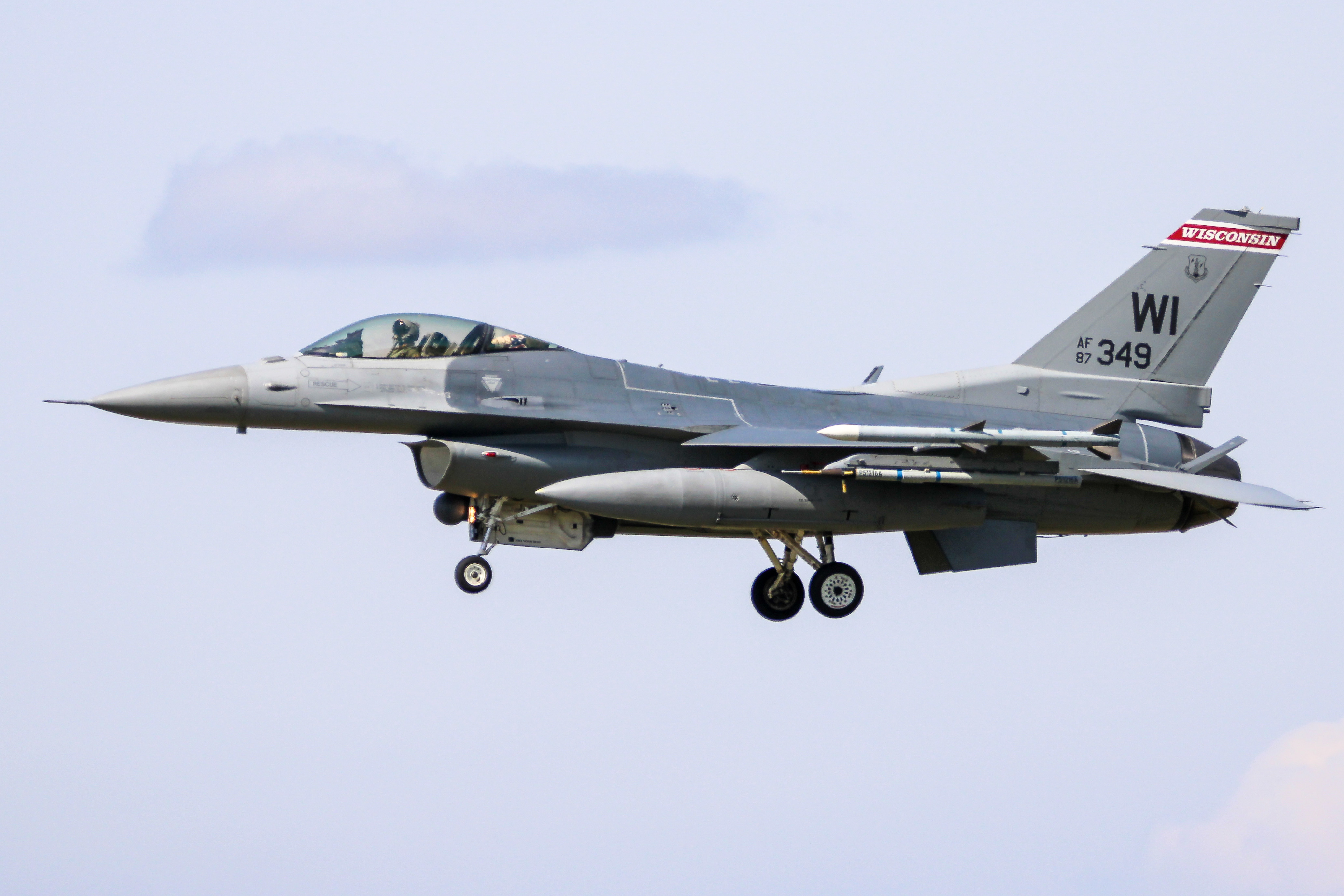 Full size: USAF - United States Air Force General Dynamics F-16 Fighting Falcon 87-0349 at Dane County Regional Airport-Truax Field