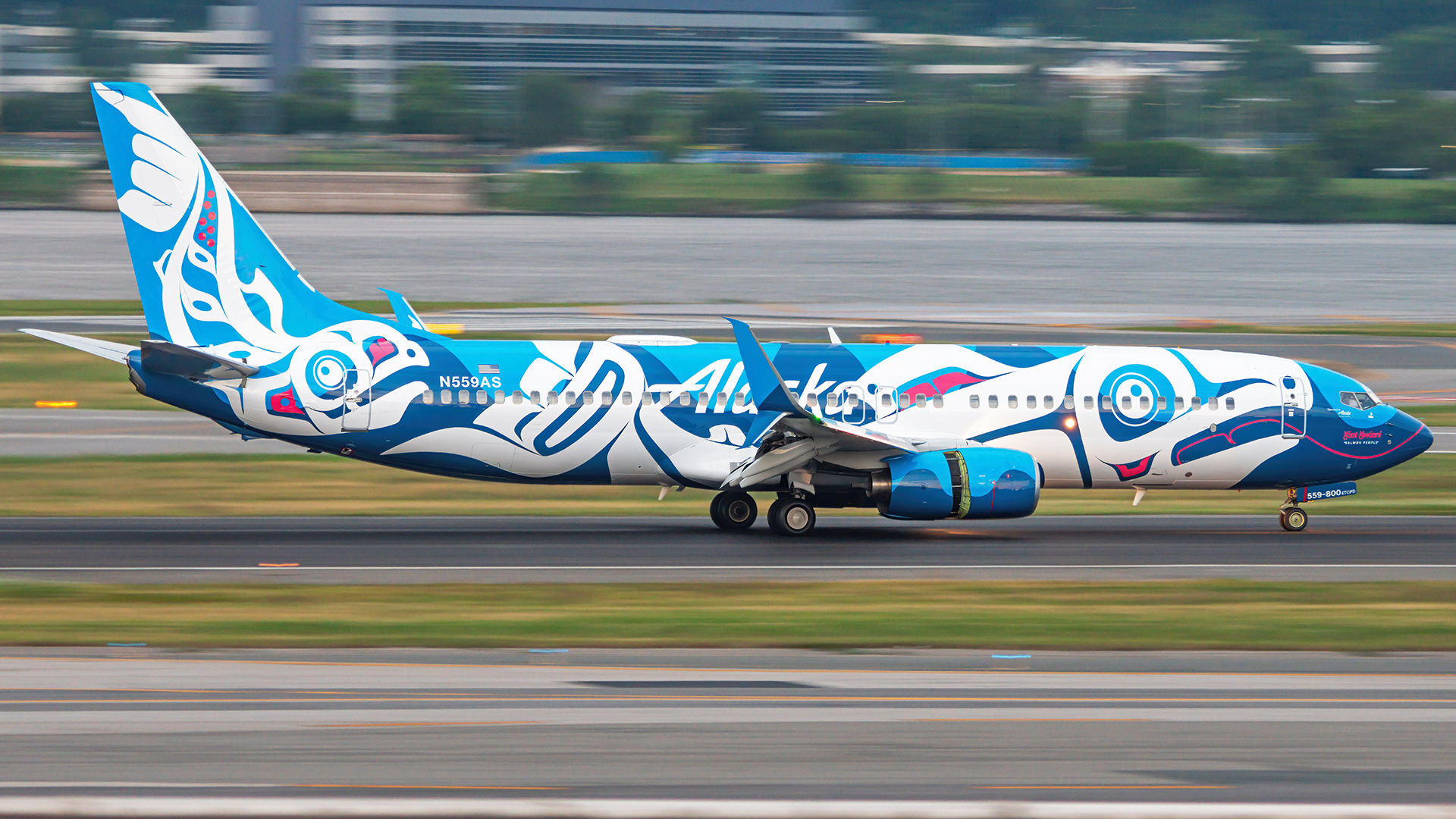 Full size: Alaska Airlines Boeing 737-800 N559AS at Ronald Reagan National Airport