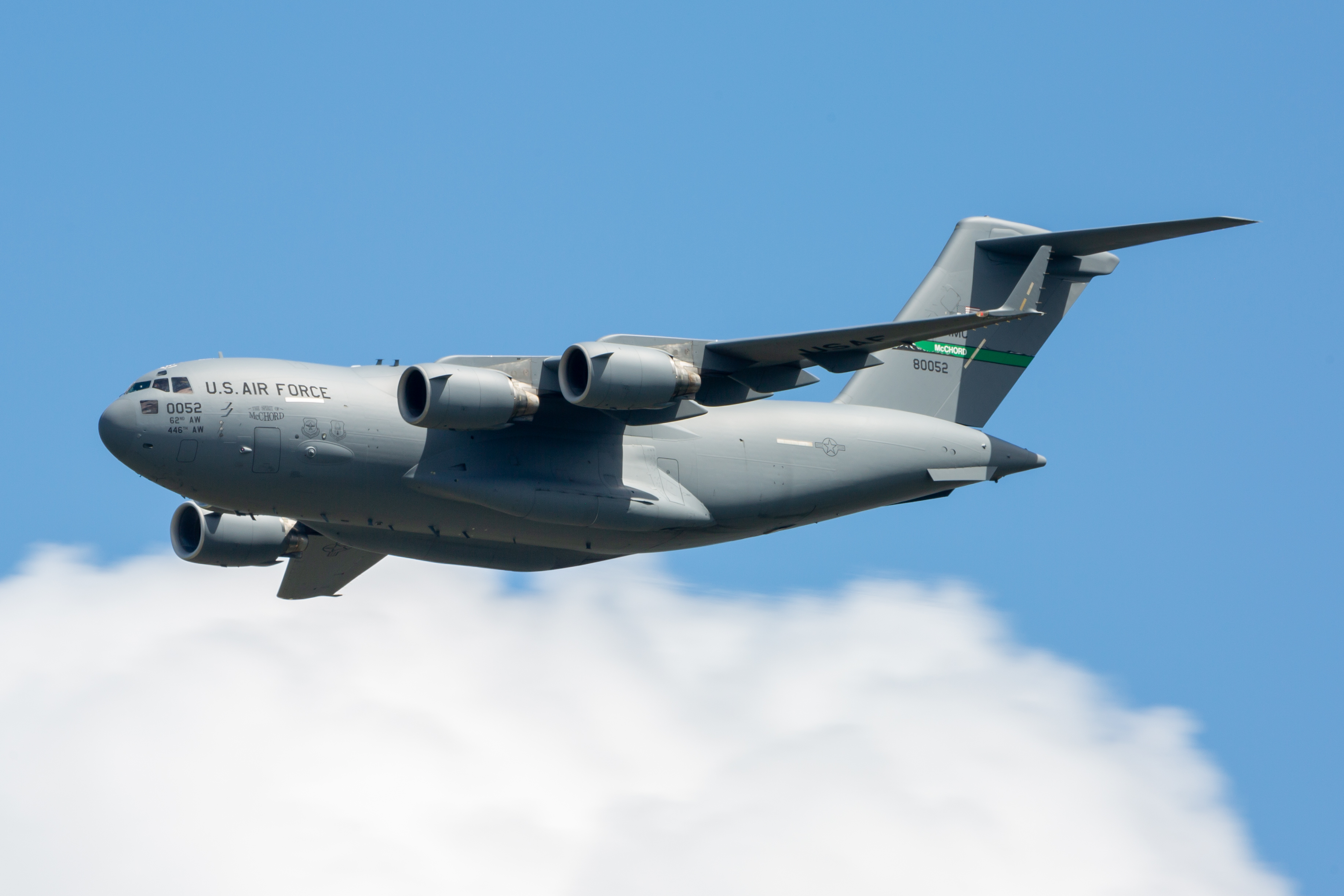 Full size: USAF - United States Air Force Boeing C-17 Globemaster III 98-0052 at Wittman Regional Airport