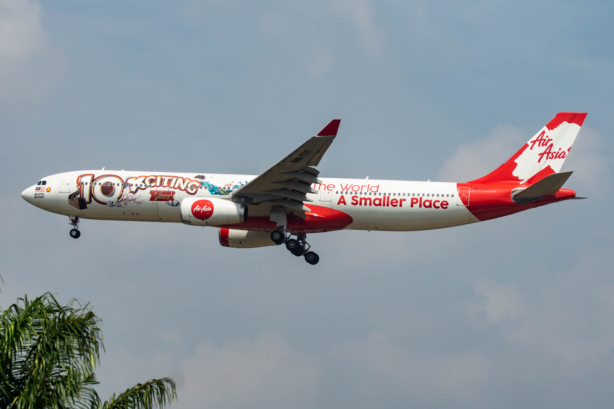 Full size: AirAsia X Airbus A330-300 9M-XXF at Kuala Lumpur International Airport