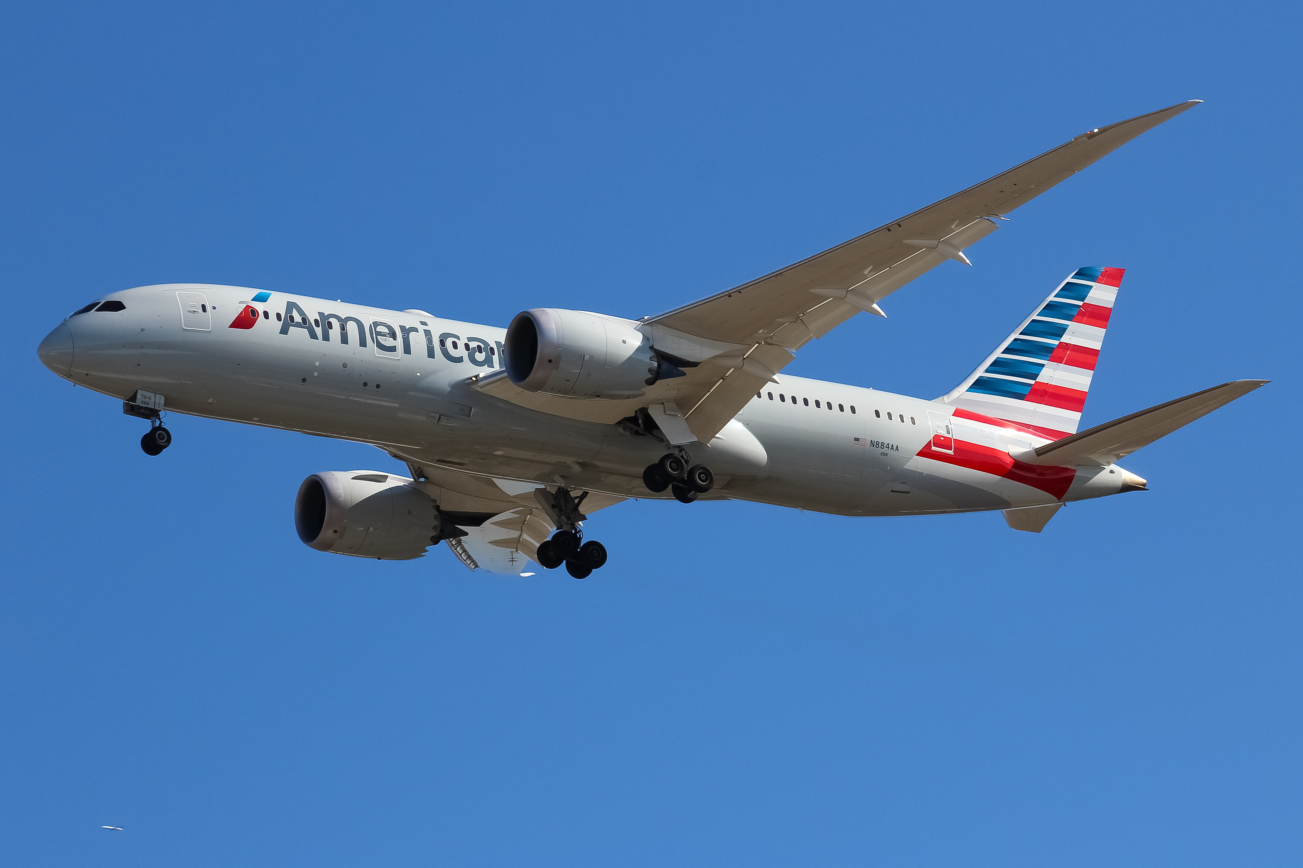 Full size: American Airlines Boeing 787-8 N884AA at Cincinnati/Northern Kentucky International Airport