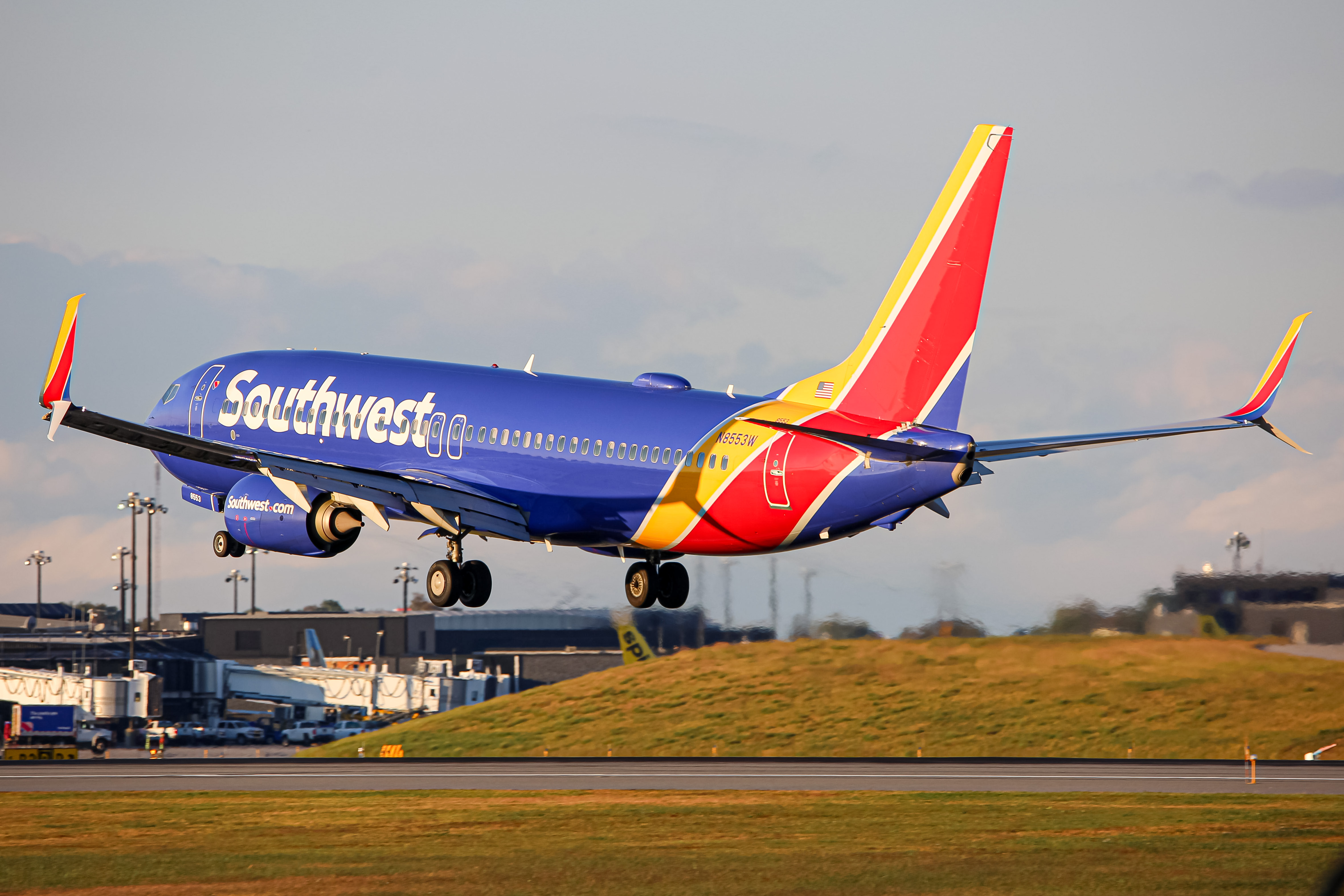 Full size: Southwest Airlines Boeing 737-800 N8553W at Baltimore/Washington International Thurgood Marshall Airport