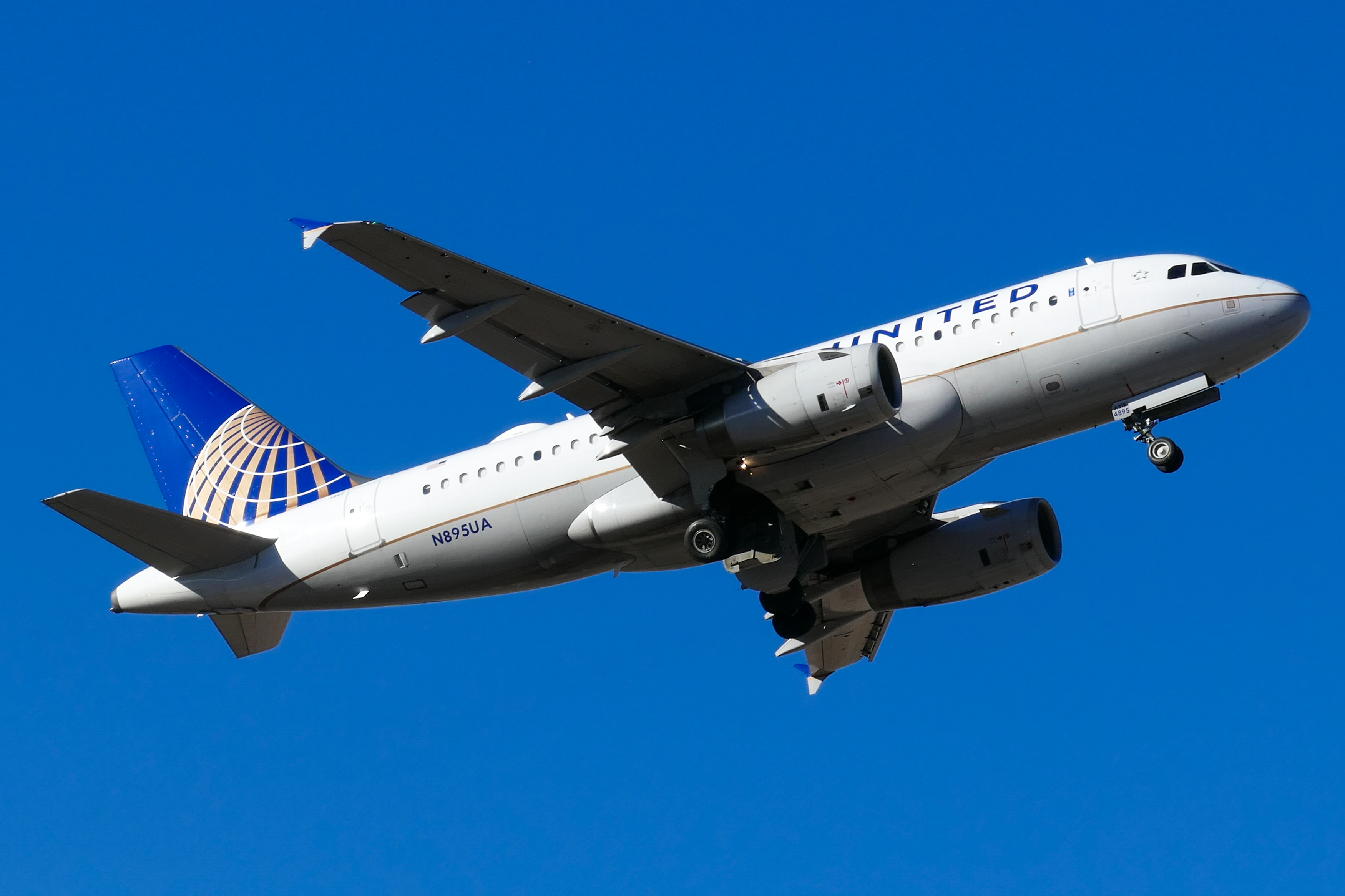 Full size: United Airlines Airbus A319 N895UA at Austin-Bergstrom International Airport