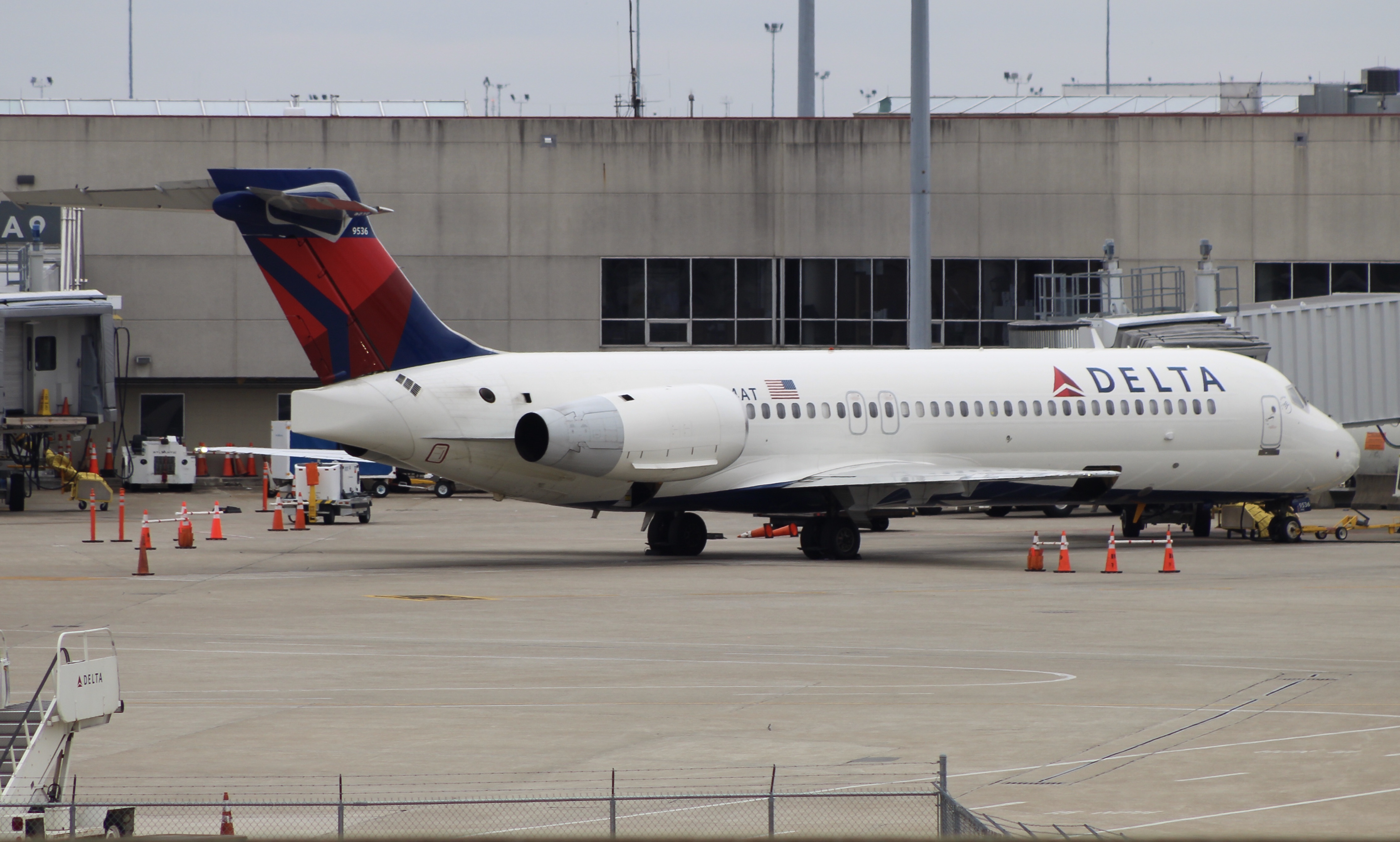 Full size: Delta Airlines Boeing 717-200 N974AT at Louisville Muhammad Ali International Airport
