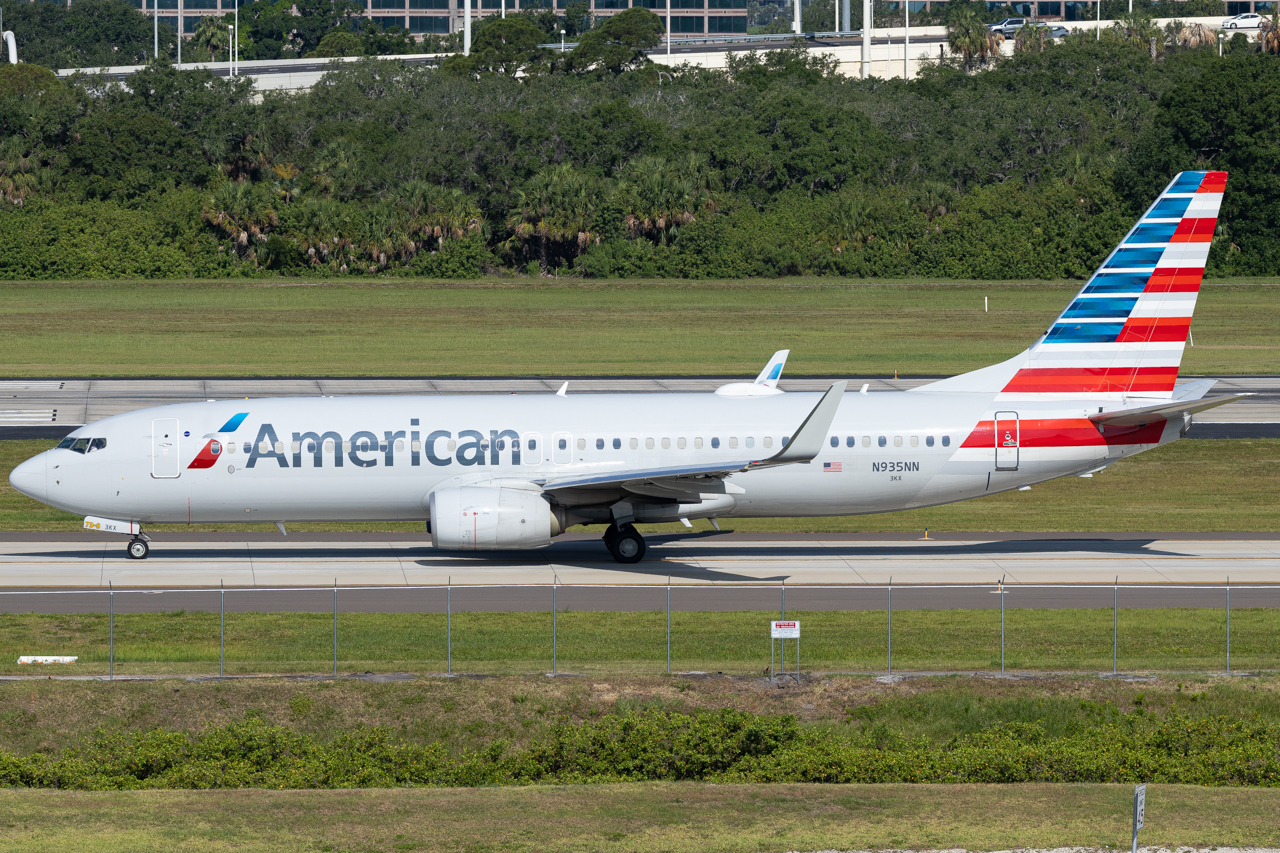 Full size: American Airlines Boeing 737-800 N935NN at Tampa International Airport