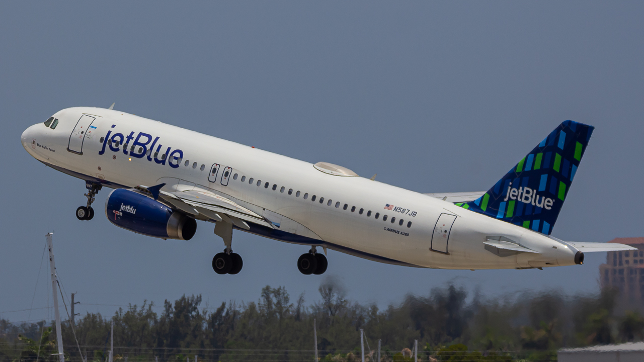 Full size: JetBlue Airways Airbus A320 N587JB at Fort Lauderdale/Hollywood International Airport