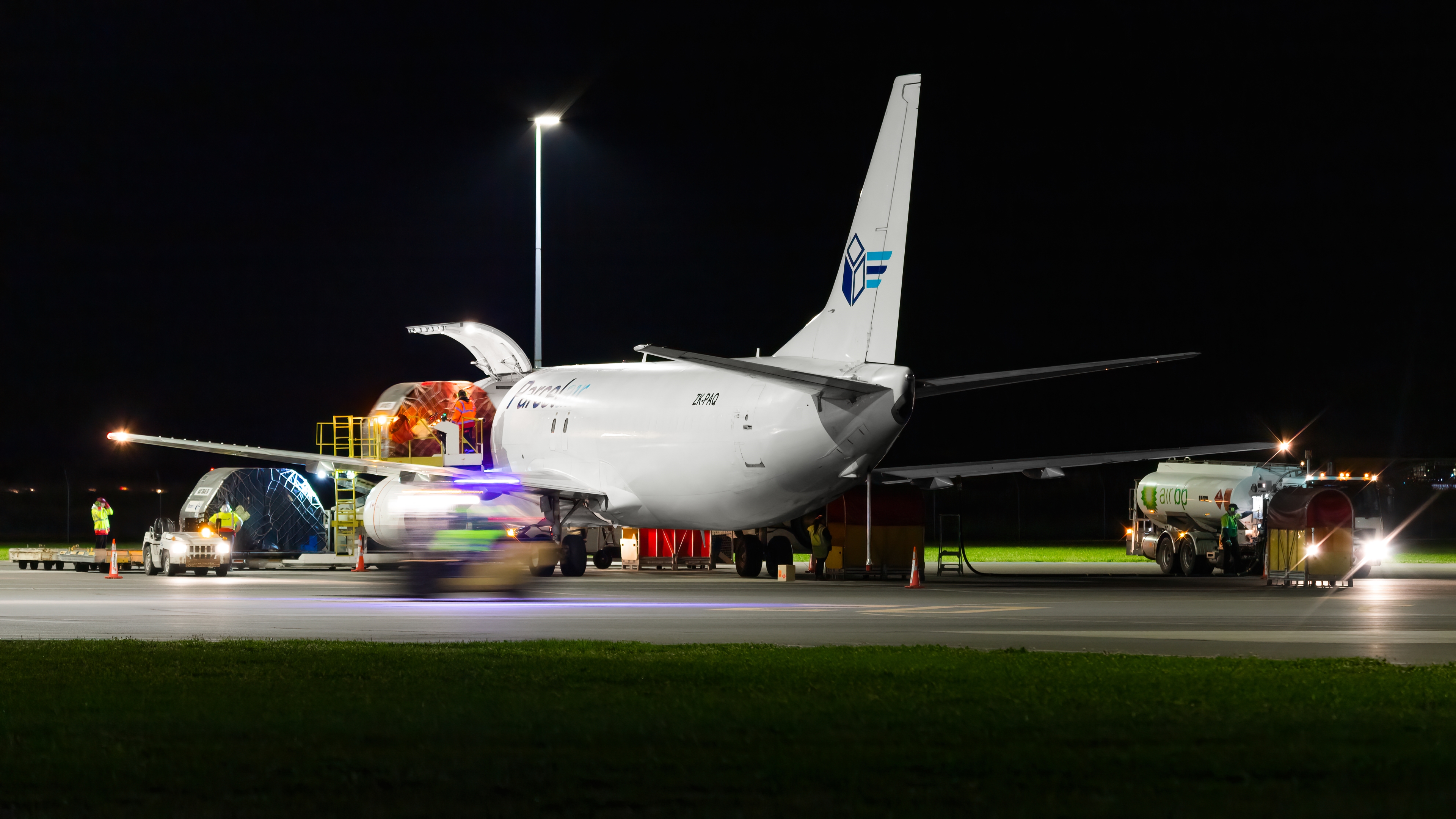 Full size: Airwork Boeing 737-400F ZK-PAQ at Christchurch International Airport