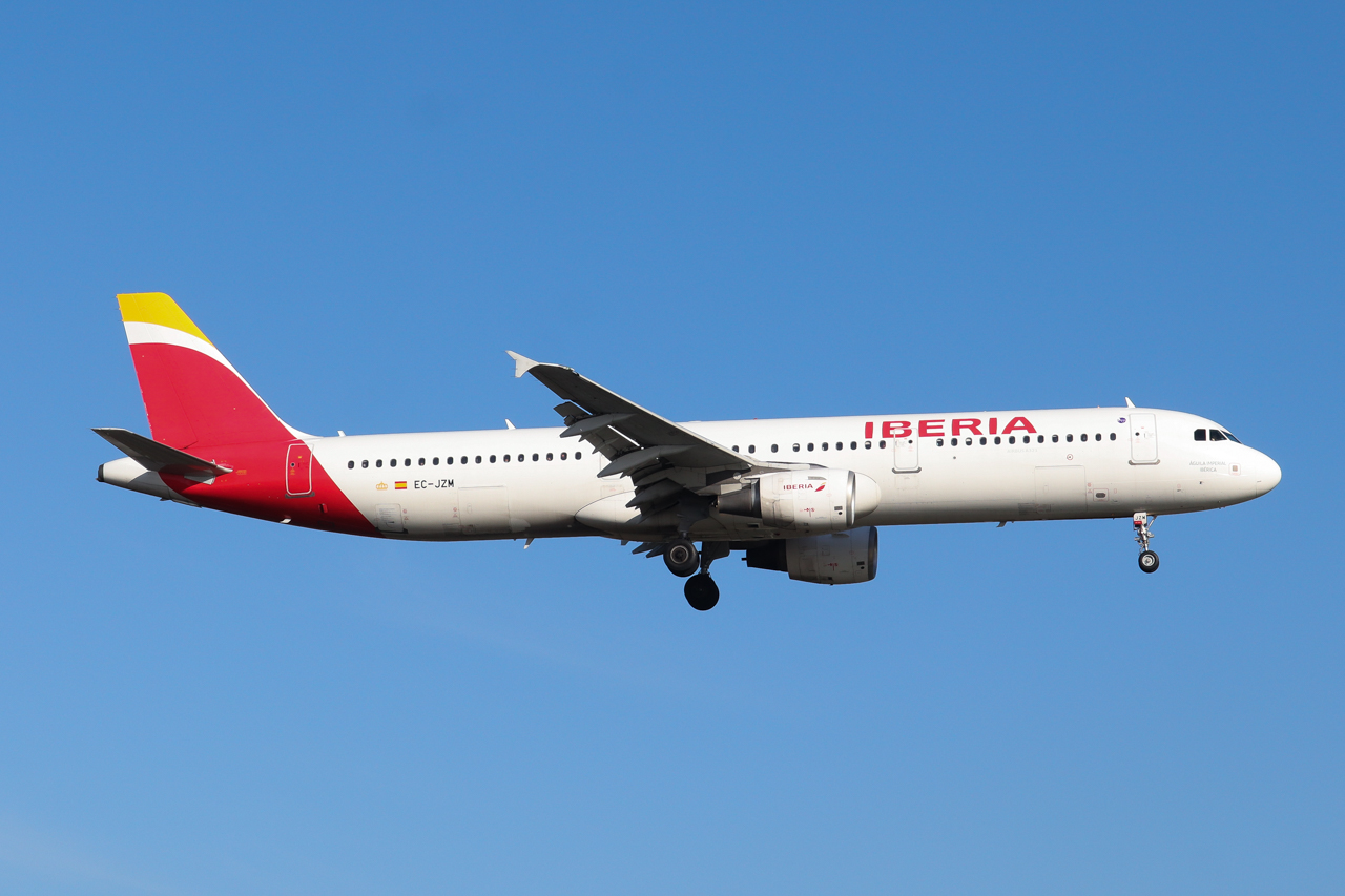 Full size: Iberia Airbus A321-200 EC-JZM at London Heathrow International Airport
