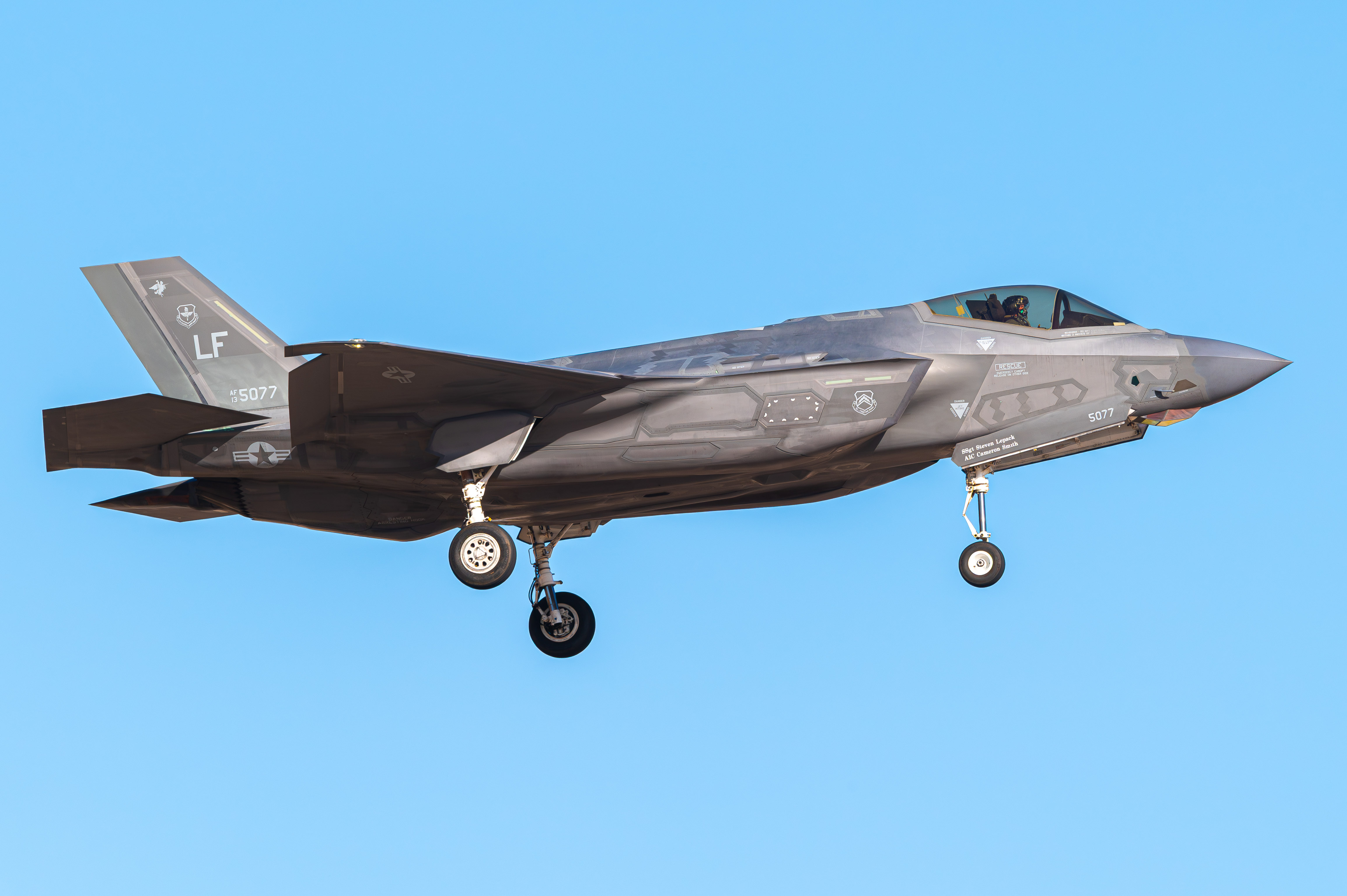Full size: USAF - United States Air Force Lockheed Martin F-35 Lightning 13-5077 at Luke AFB