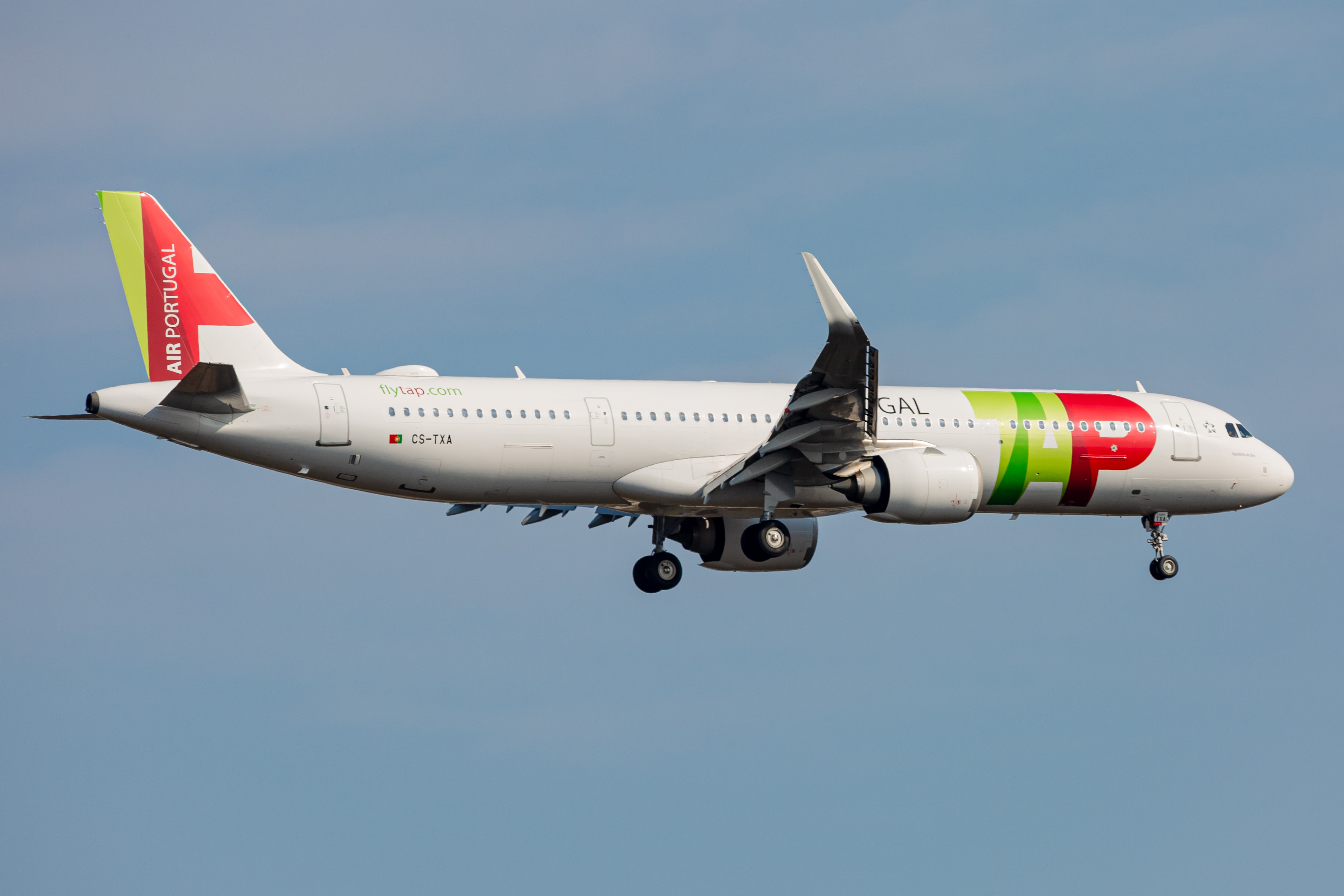 Full size: TAP Air Portugal Airbus A321NEO CS-TXA at Washington Dulles International Airport