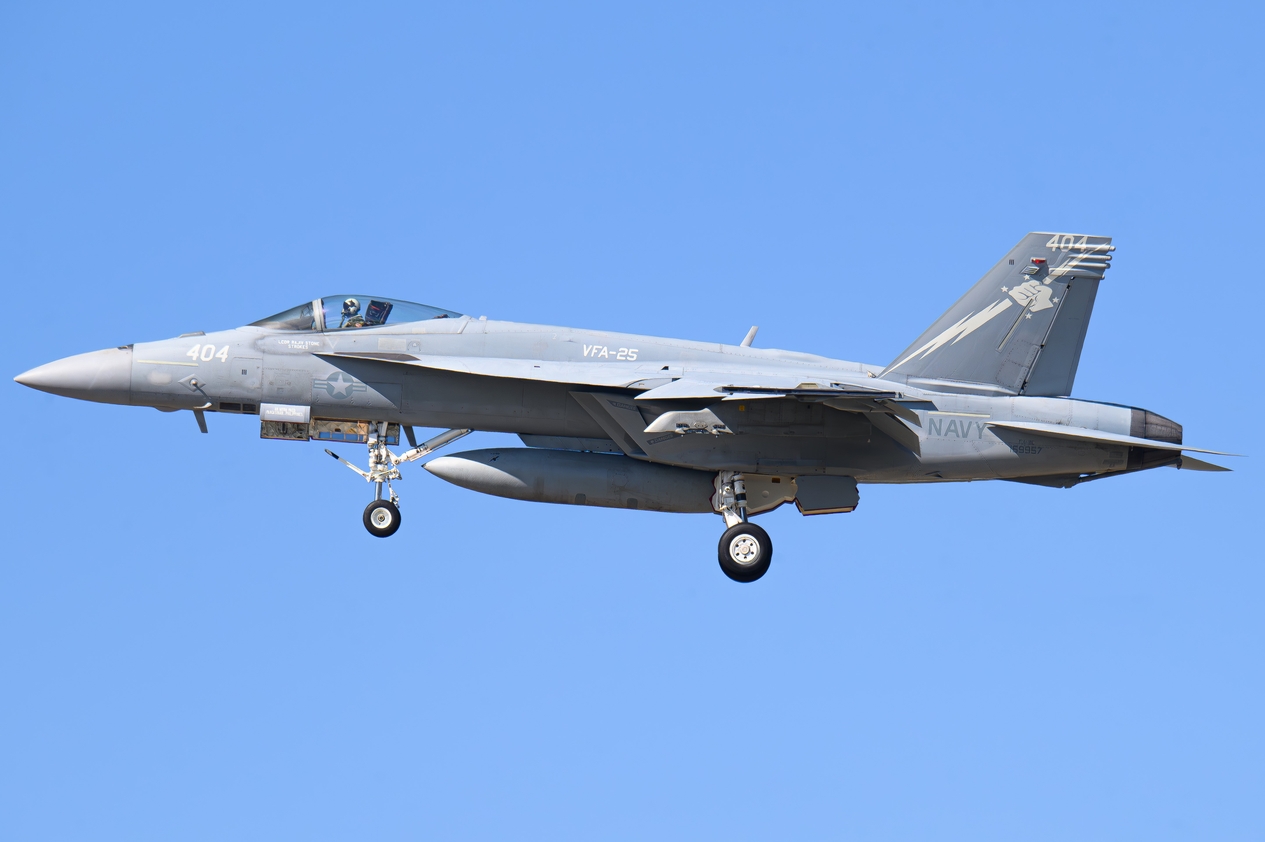 Full size: USN - United States Navy Boeing F/A-18E/F Super Hornet 169957 at North Island NAS