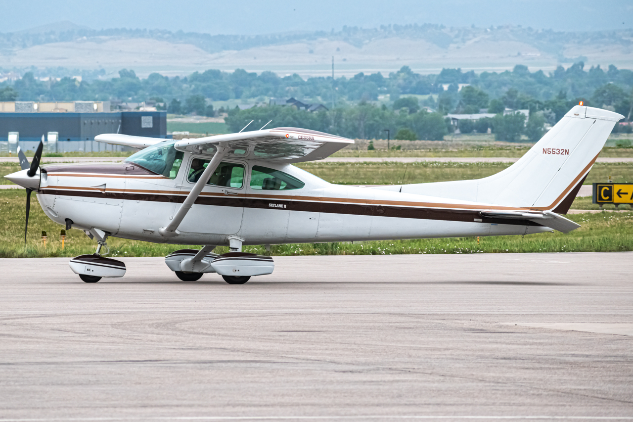 Full size: PRIVATE Cessna 182 Skylane N5532N at Northern Colorado Regional Airport