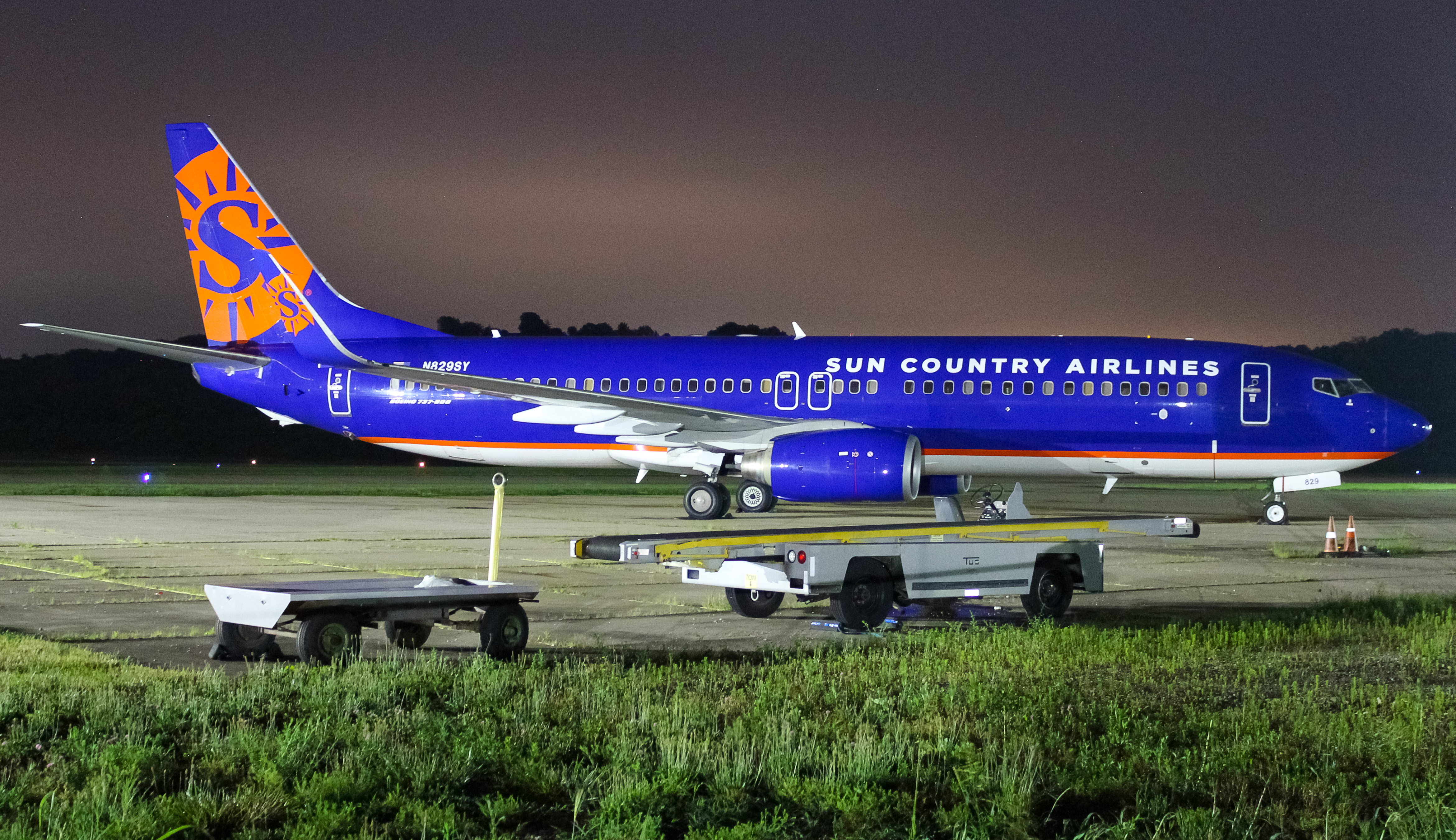 Full size: Sun Country Airlines Boeing 737-800 N829SY at Cincinnati Municipal Airport/Lunken Field
