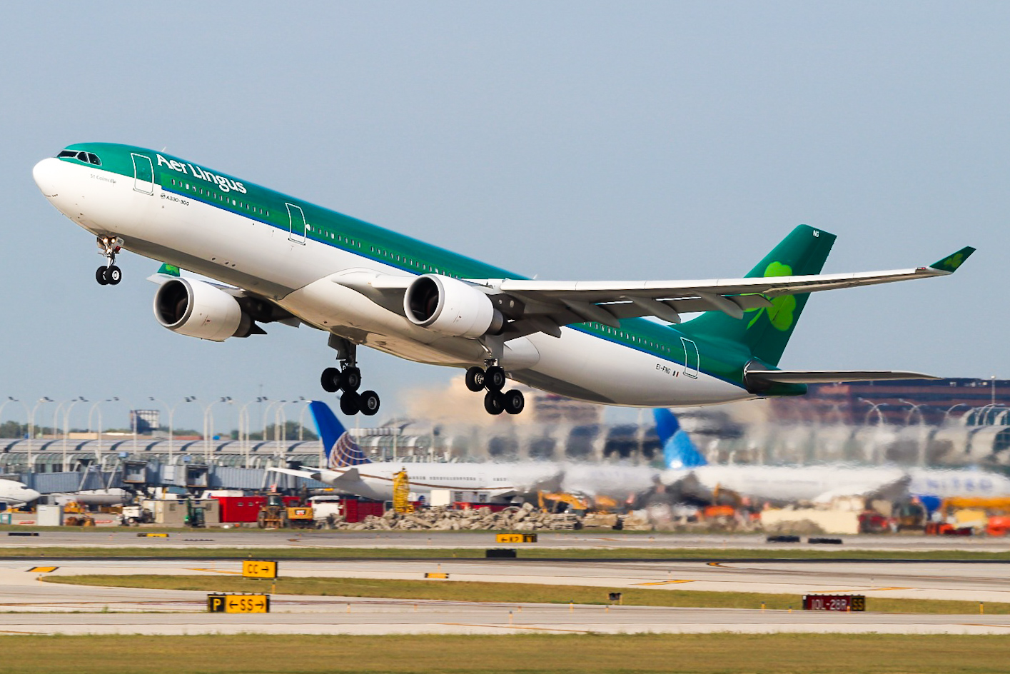 Full size: Aer Lingus Airbus A330-300 EI-FNG at Chicago O'Hare International Airport
