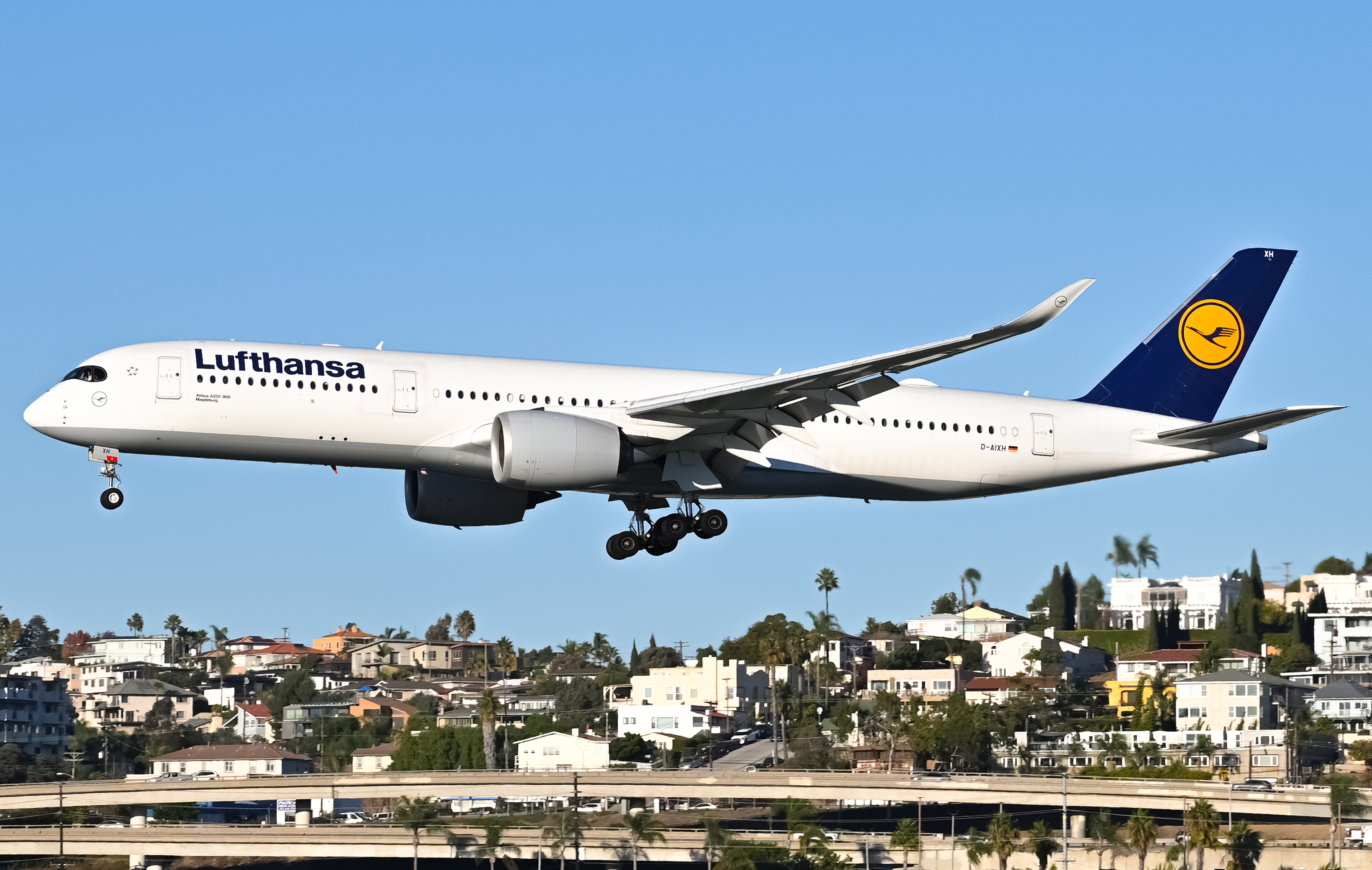 Full size: Lufthansa Airbus A350-900 D-AIXH at San Diego International Airport