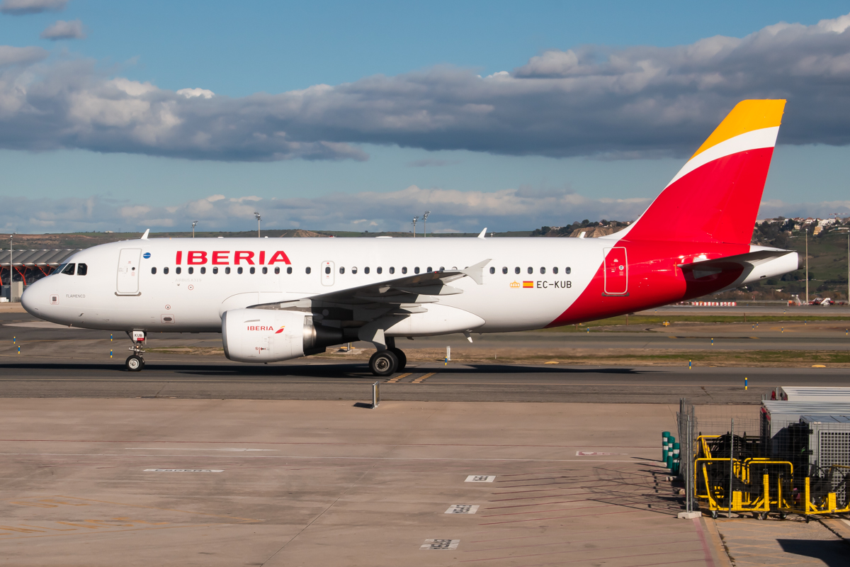 Full size: Iberia Airbus A319 EC-KUB at Madrid Barajas Airport