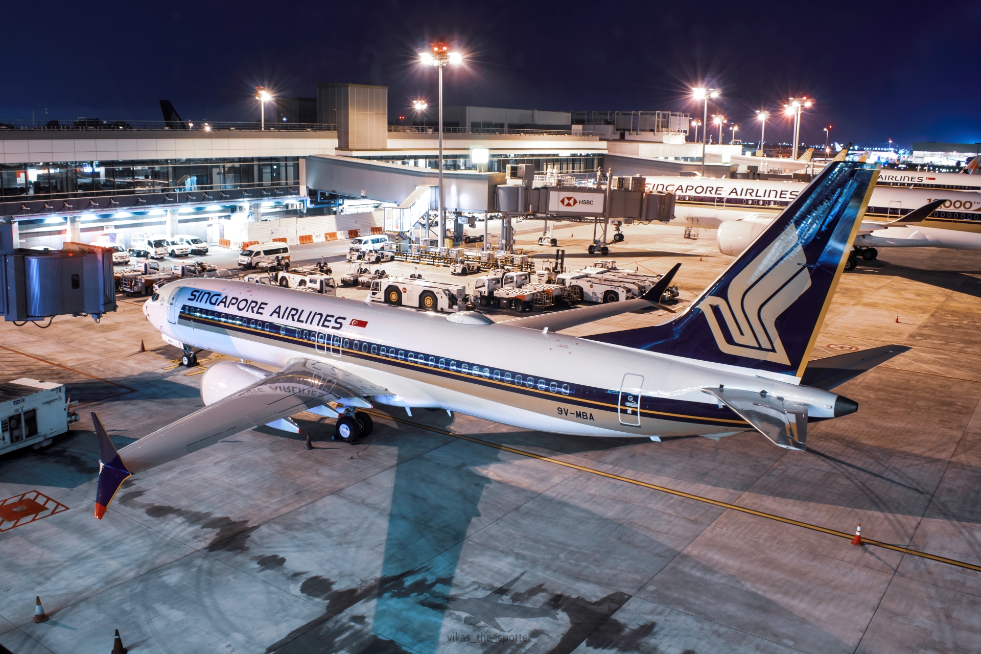Full size: Singapore Airlines Boeing 737 MAX 8 9V-MBA at Singapore-Changi Airport