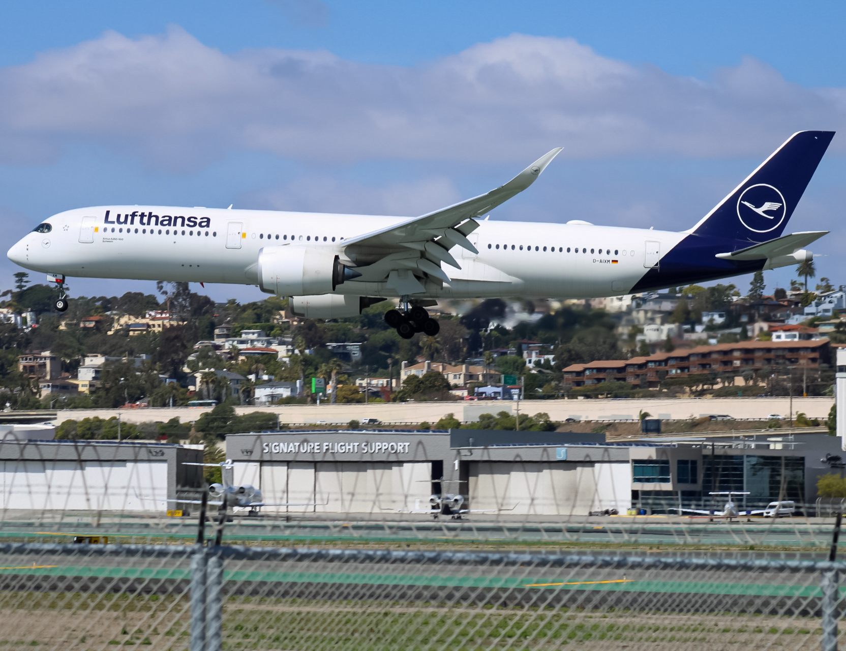 Full size: Lufthansa Airbus A350-900 D-AIXM at San Diego International Airport