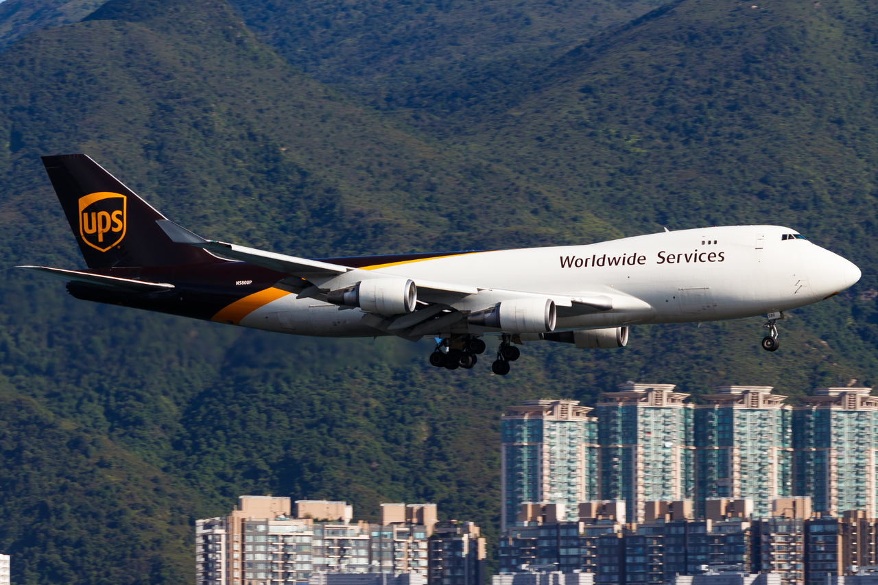 Full size: United Parcel Service Boeing 747-400F N580UP at Hong Kong International Airport