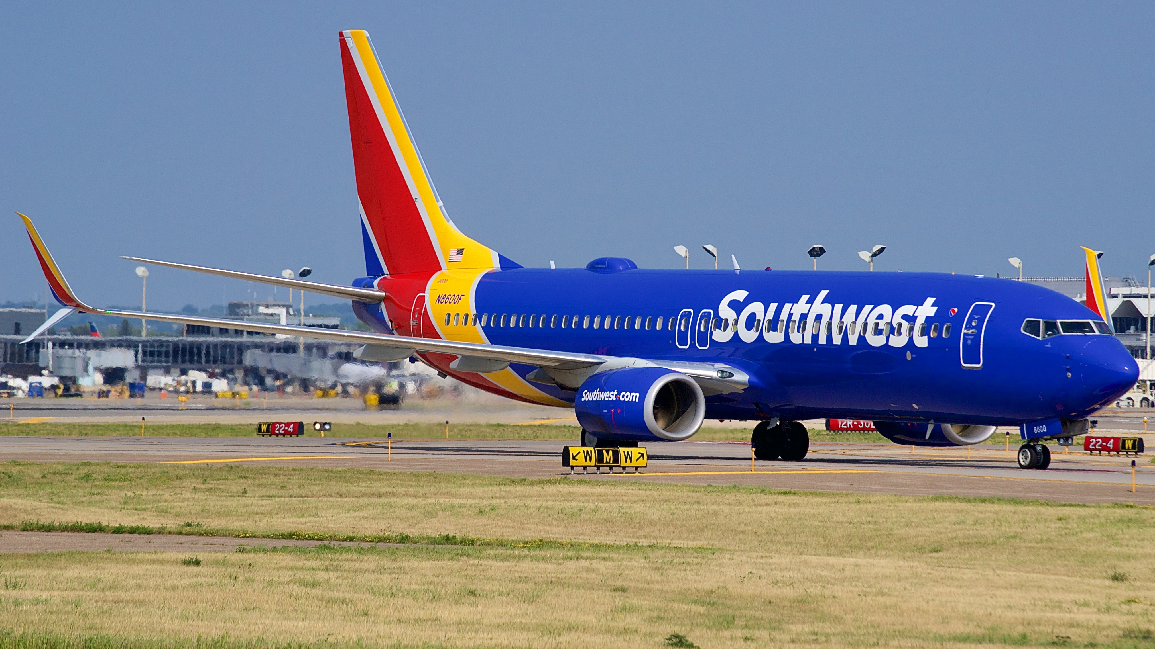 Full size: Southwest Airlines Boeing 737-800 N8600F at Minneapolis-St Paul International/Wold-Chamberlain Airport