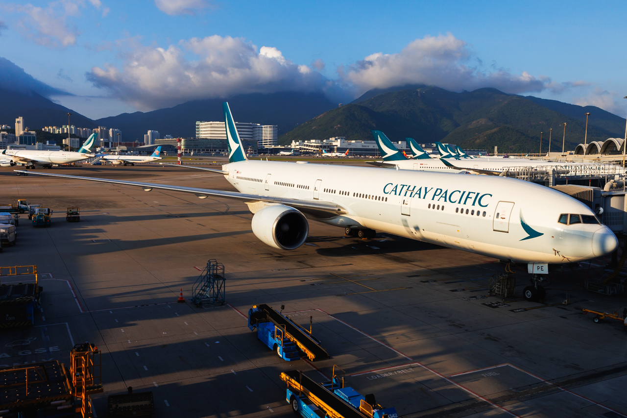 Full size: Cathay Pacific Boeing 777-300ER B-KPE at Hong Kong International Airport