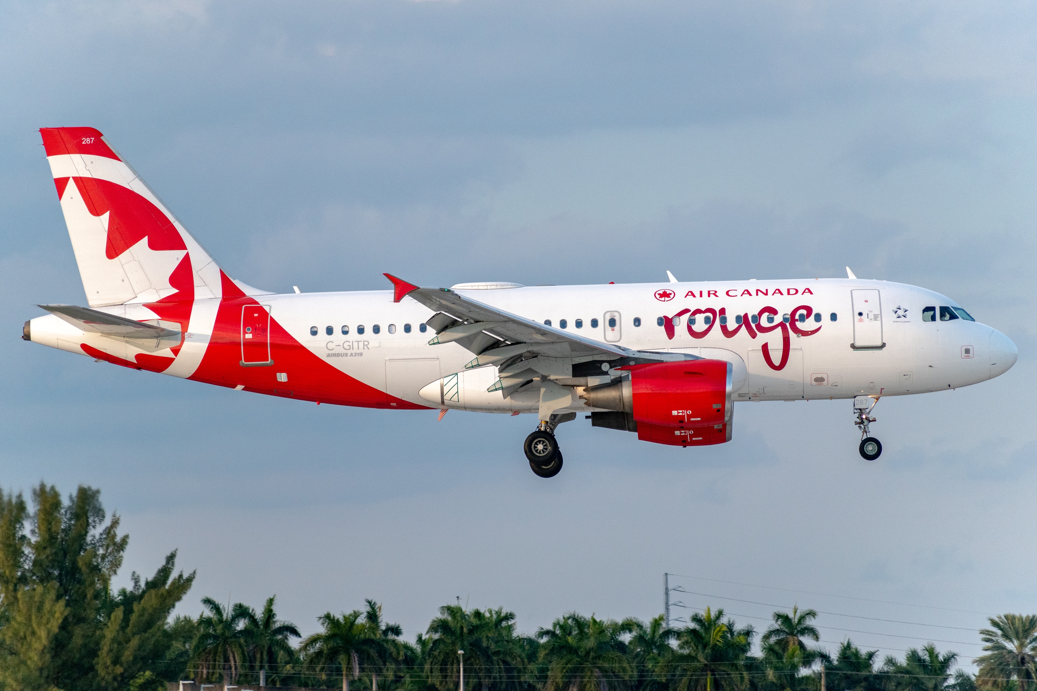 Full size: Air Canada Rouge Airbus A319 C-GITR at Fort Lauderdale/Hollywood International Airport
