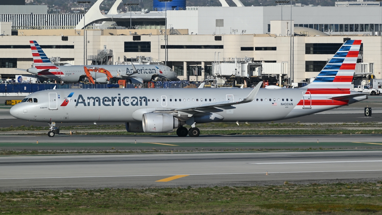 Full size: American Airlines Airbus A321NEO N400AN at Los Angeles International Airport