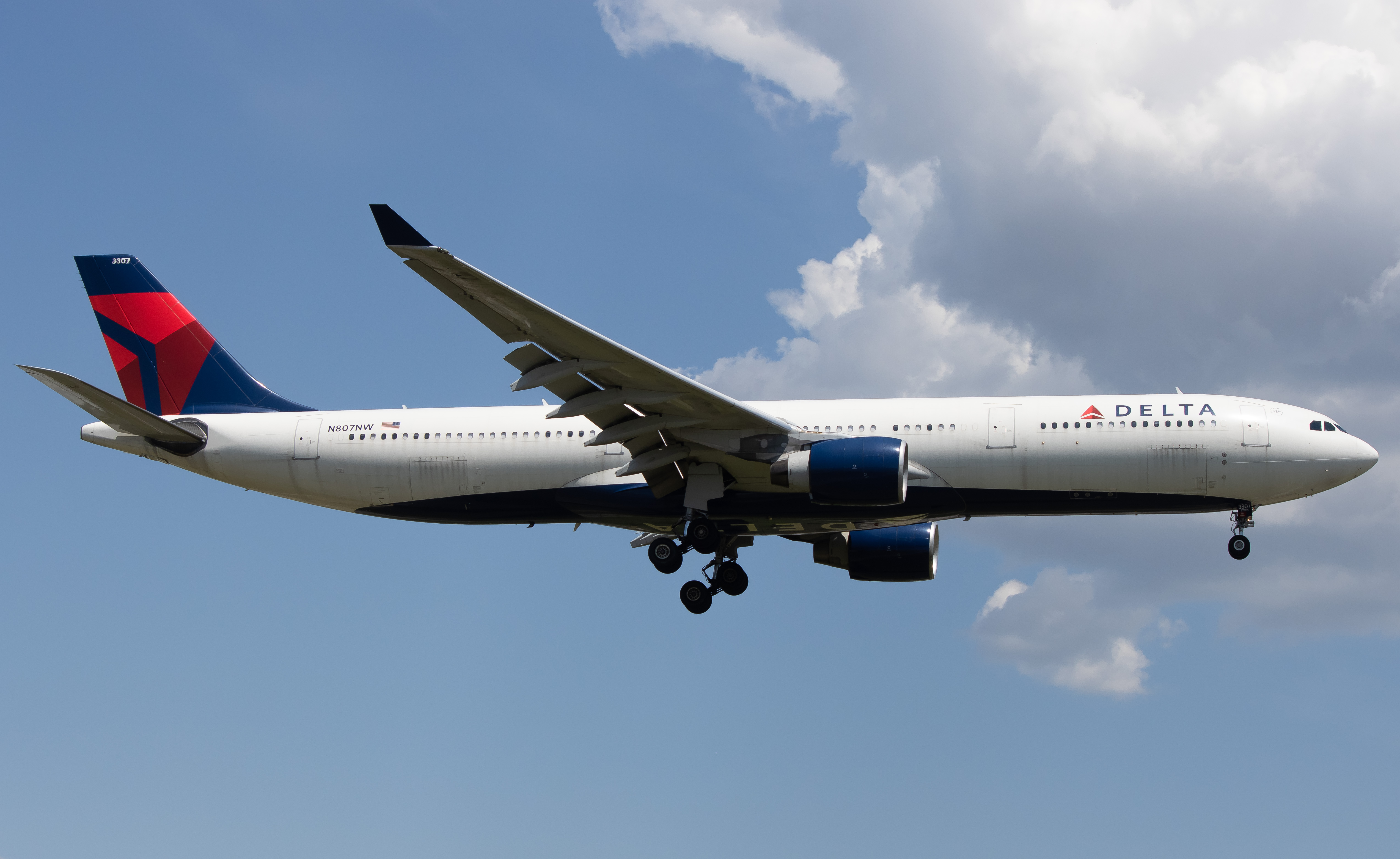 Full size: Delta Airlines Airbus A330-300 N807NW at John F. Kennedy International Airport