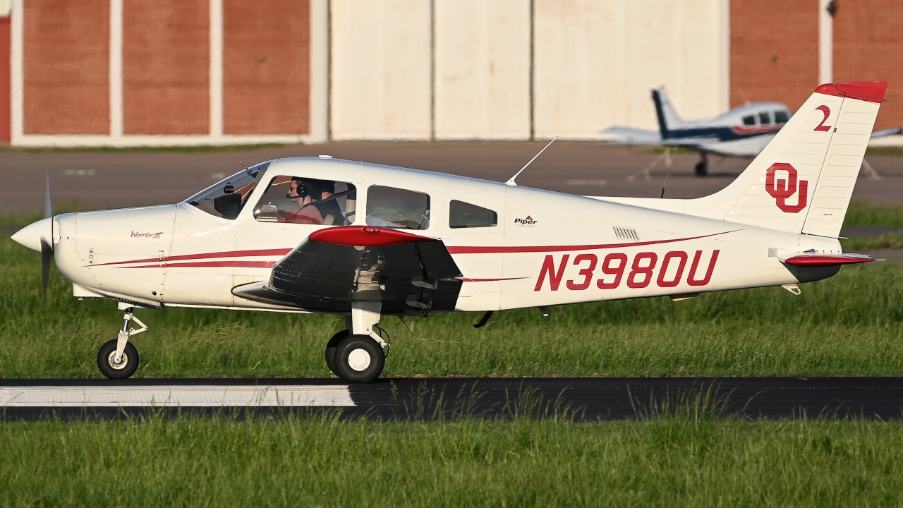 Full size: PRIVATE Piper PA-28 N3980U at Norman University of Oklahoma Westheimer Airport