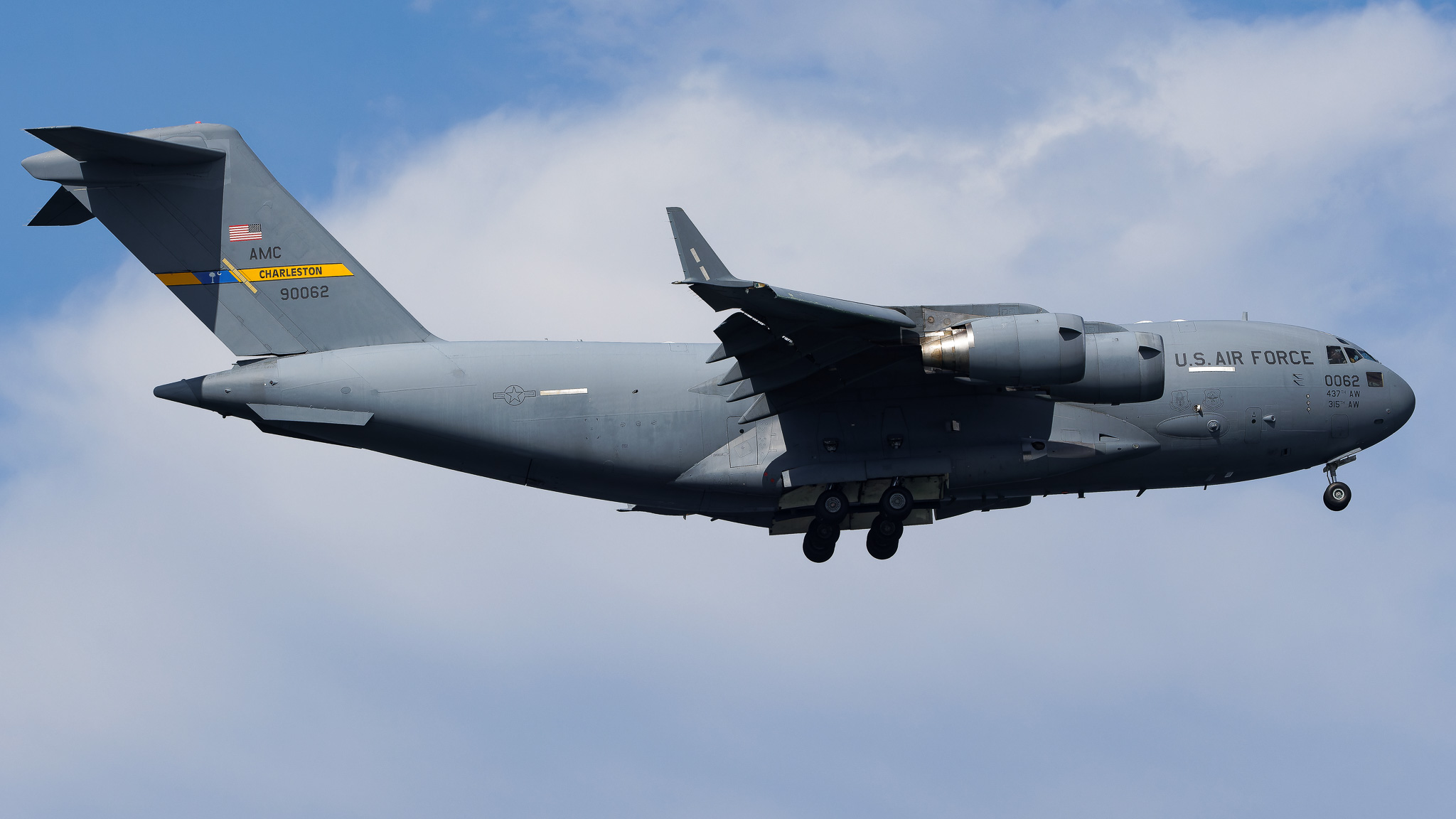 Full size: USAF - United States Air Force Boeing C-17 Globemaster III 99-0062 at John F. Kennedy International Airport