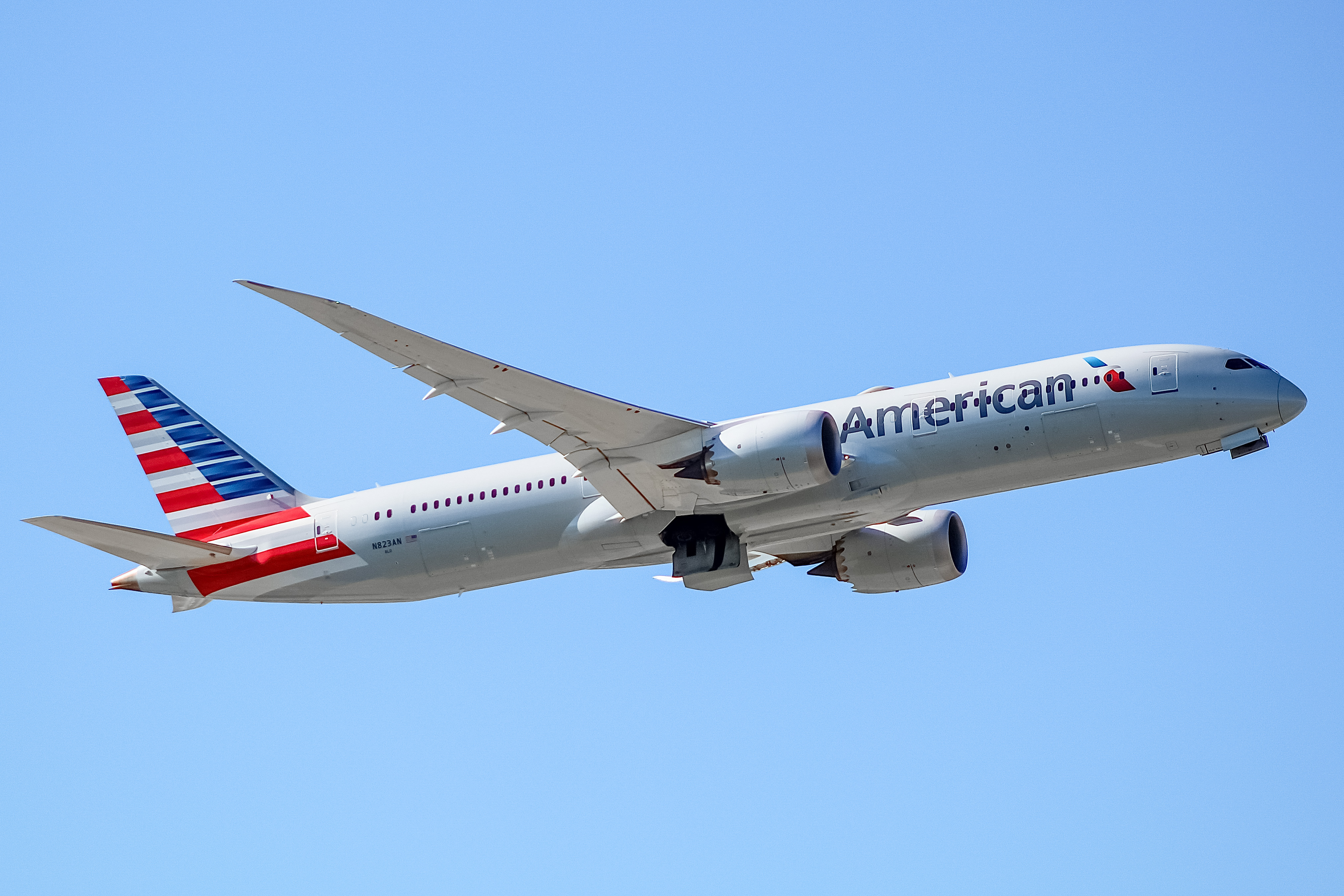 Full size: American Airlines Boeing 787-9 N823AN at Chicago O'Hare International Airport