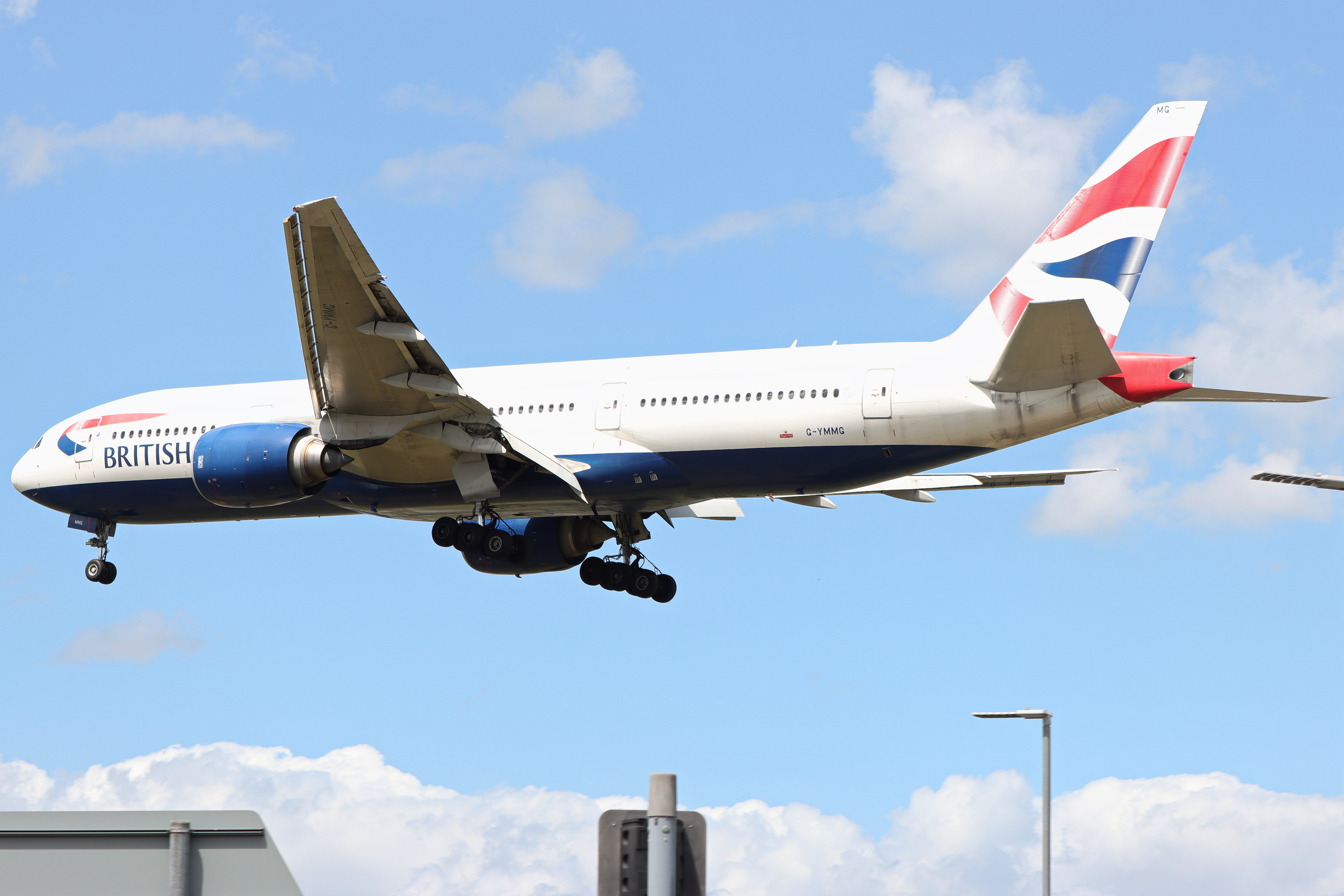 Full size: British Airways Boeing 777-200ER G-YMMG at London Heathrow International Airport