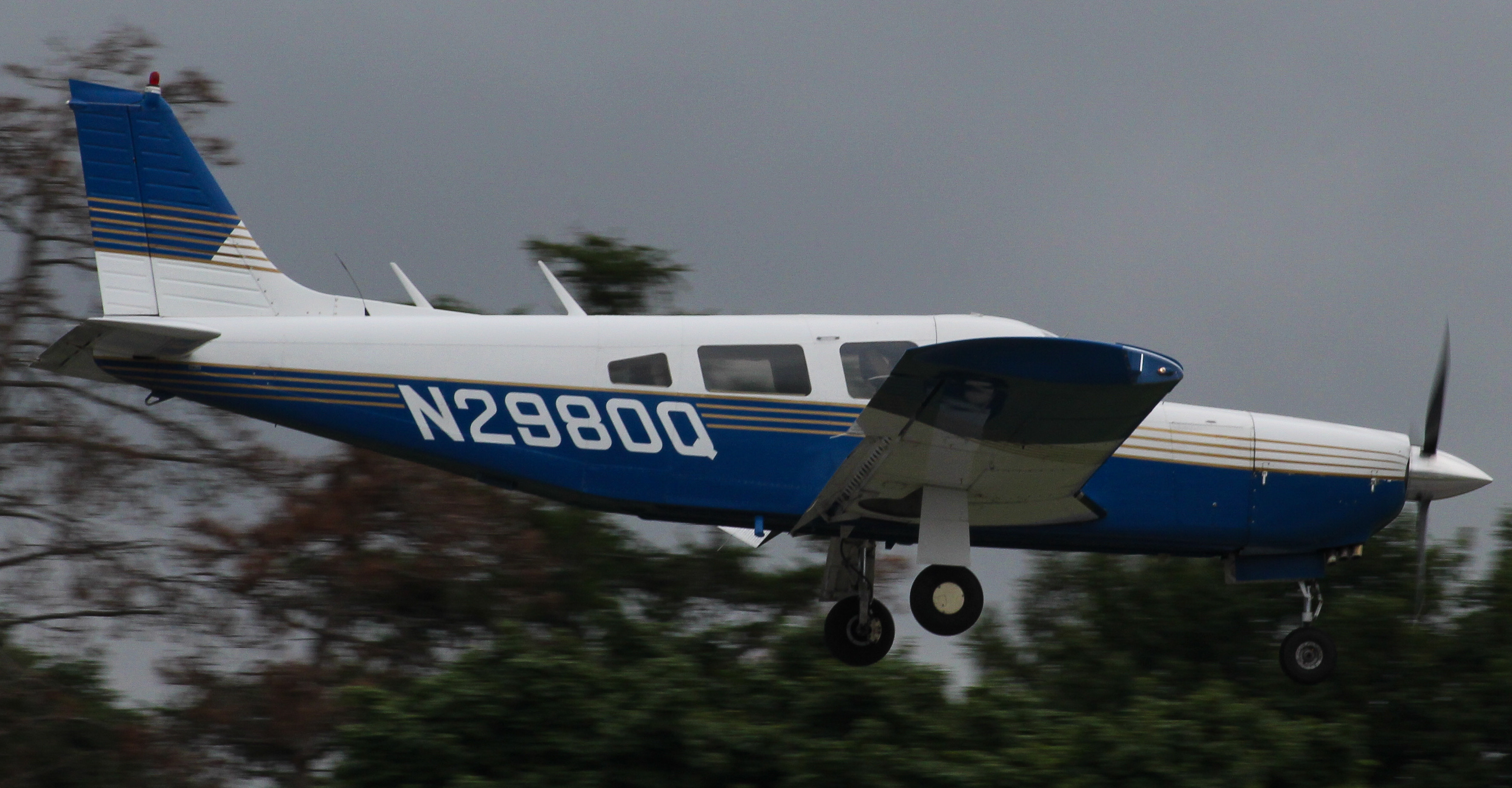 Full size: PRIVATE Piper 32-300  N2980Q at York Airport