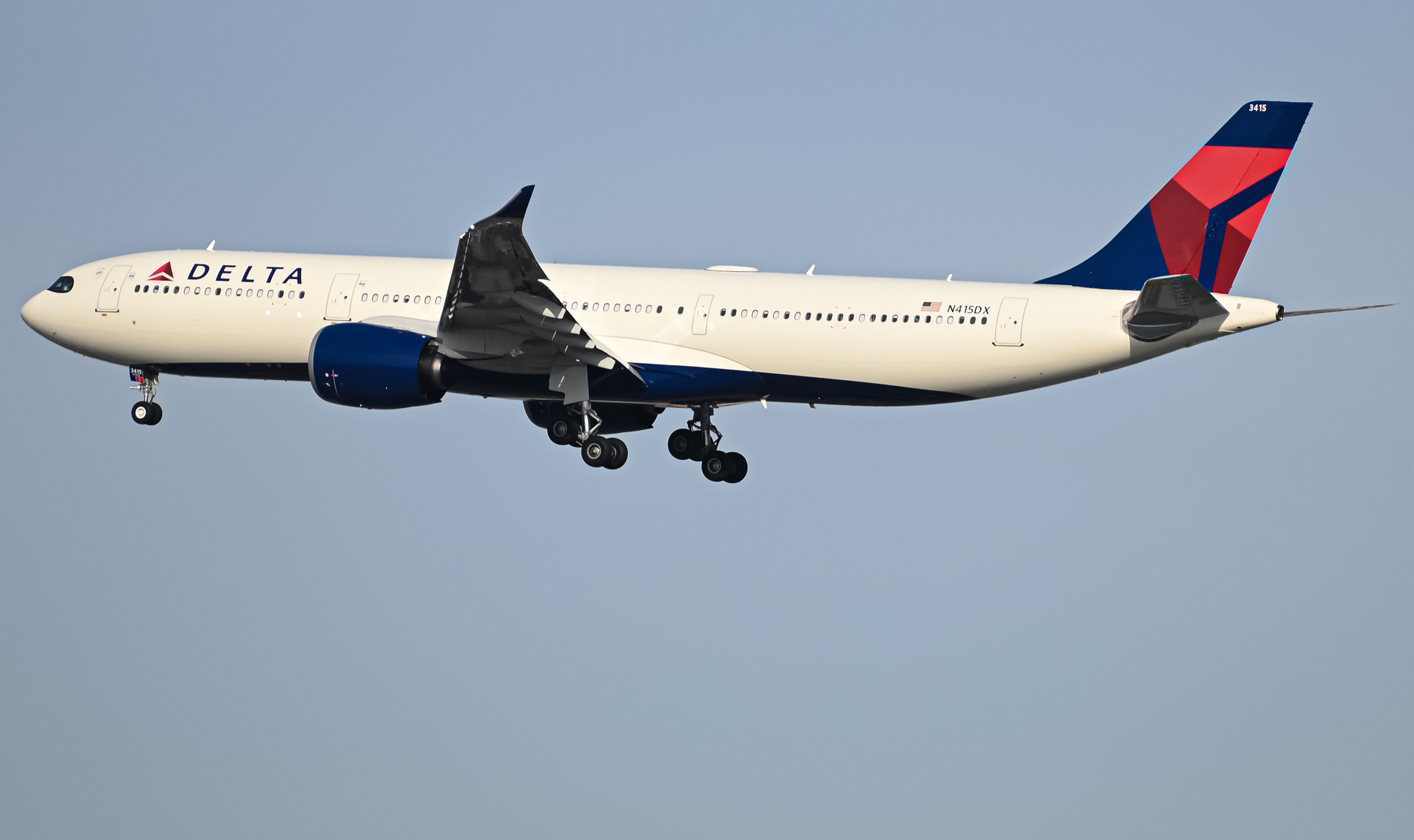 Full size: Delta Airlines Airbus A330-900 N415DX at Los Angeles International Airport