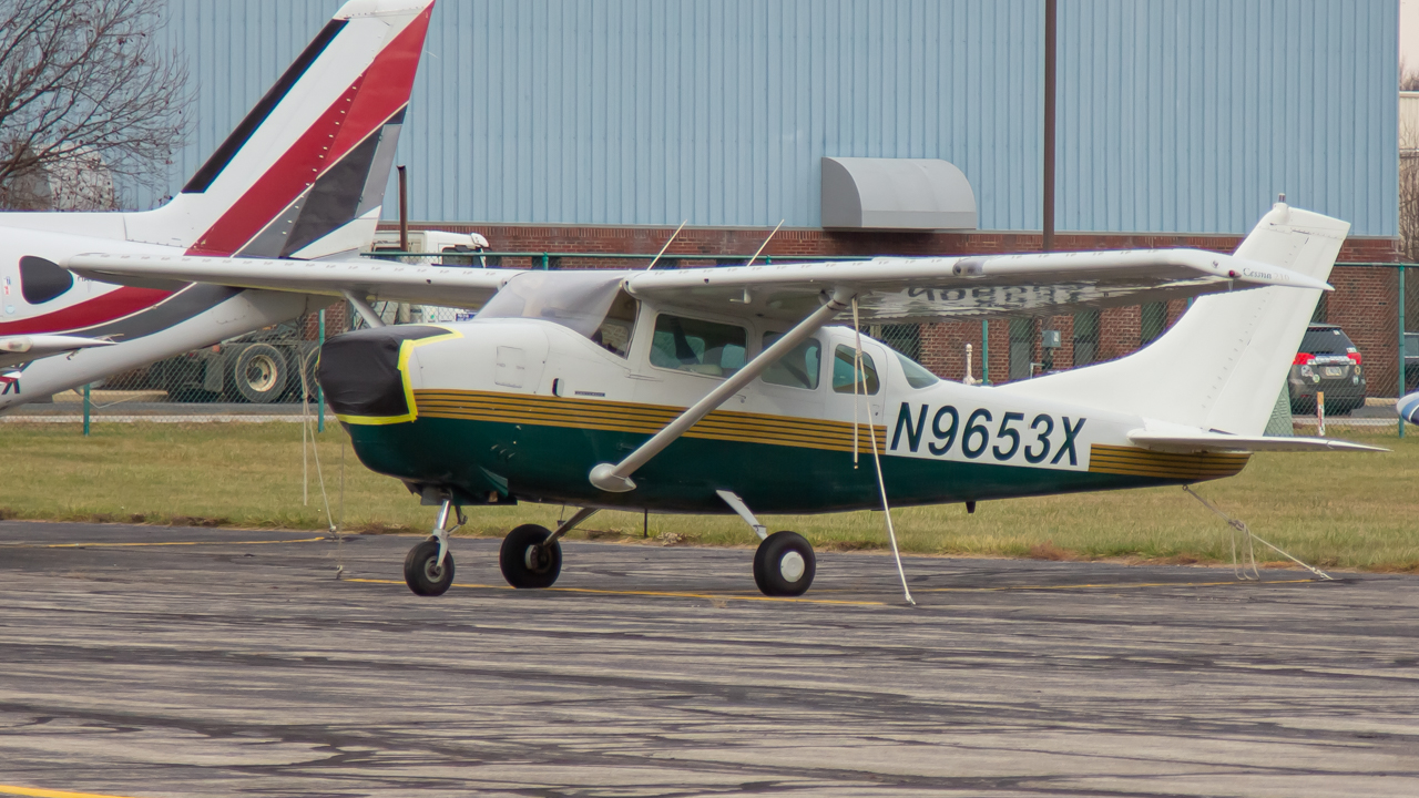 Full size: PRIVATE Cessna 210 N9653X at Delaware Municipal Airport