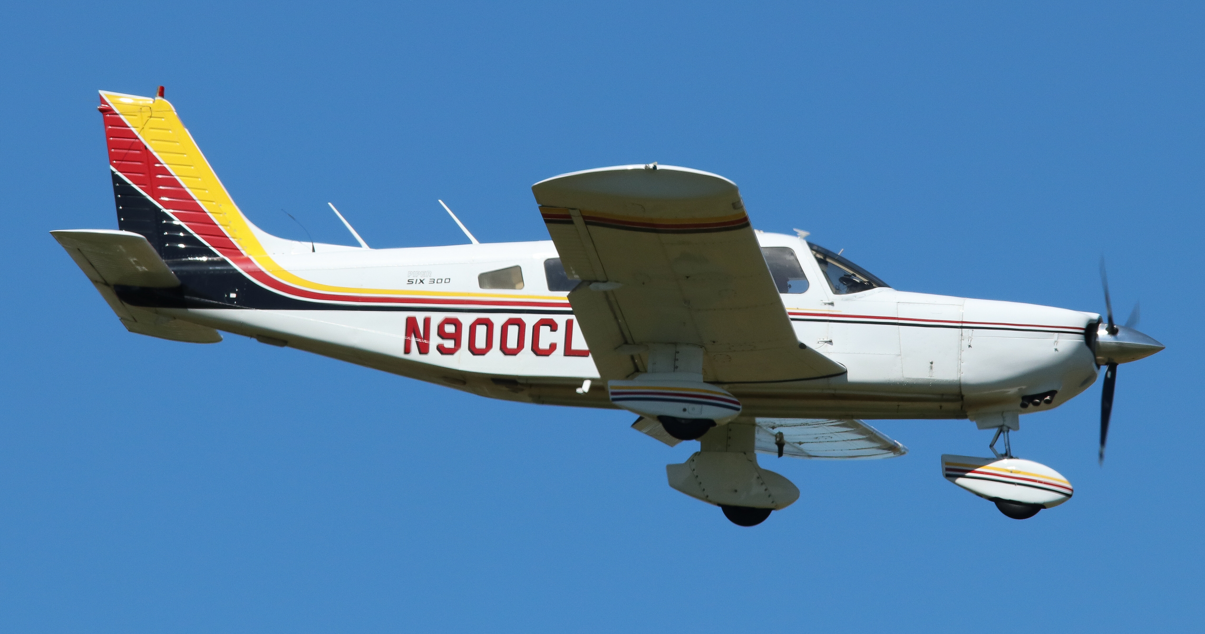 Full size: PRIVATE Piper Saratoga  N900CL at Lancaster Airport