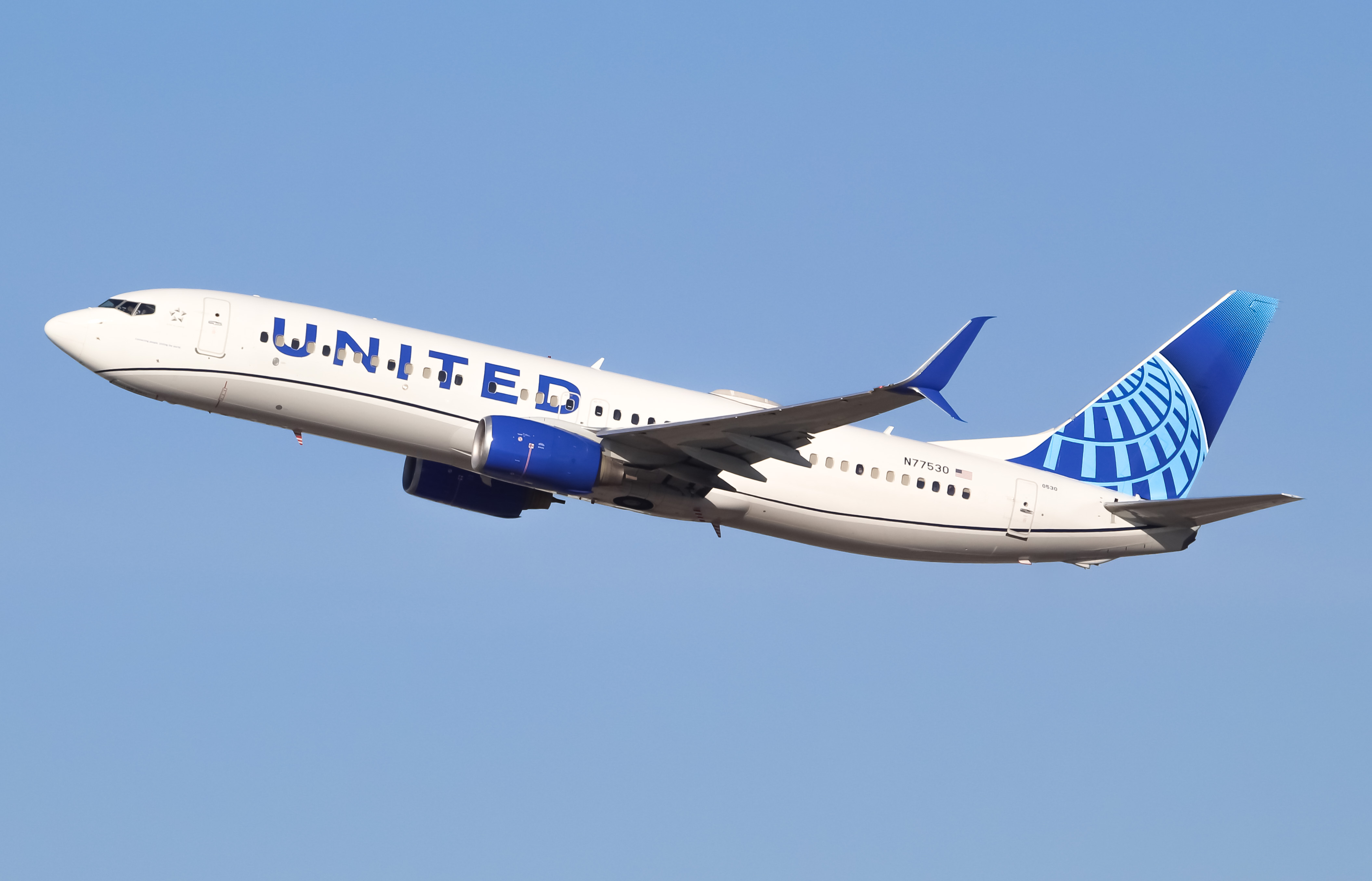 Full size: United Airlines Boeing 737-800 N77530 at Newark Liberty International Airport