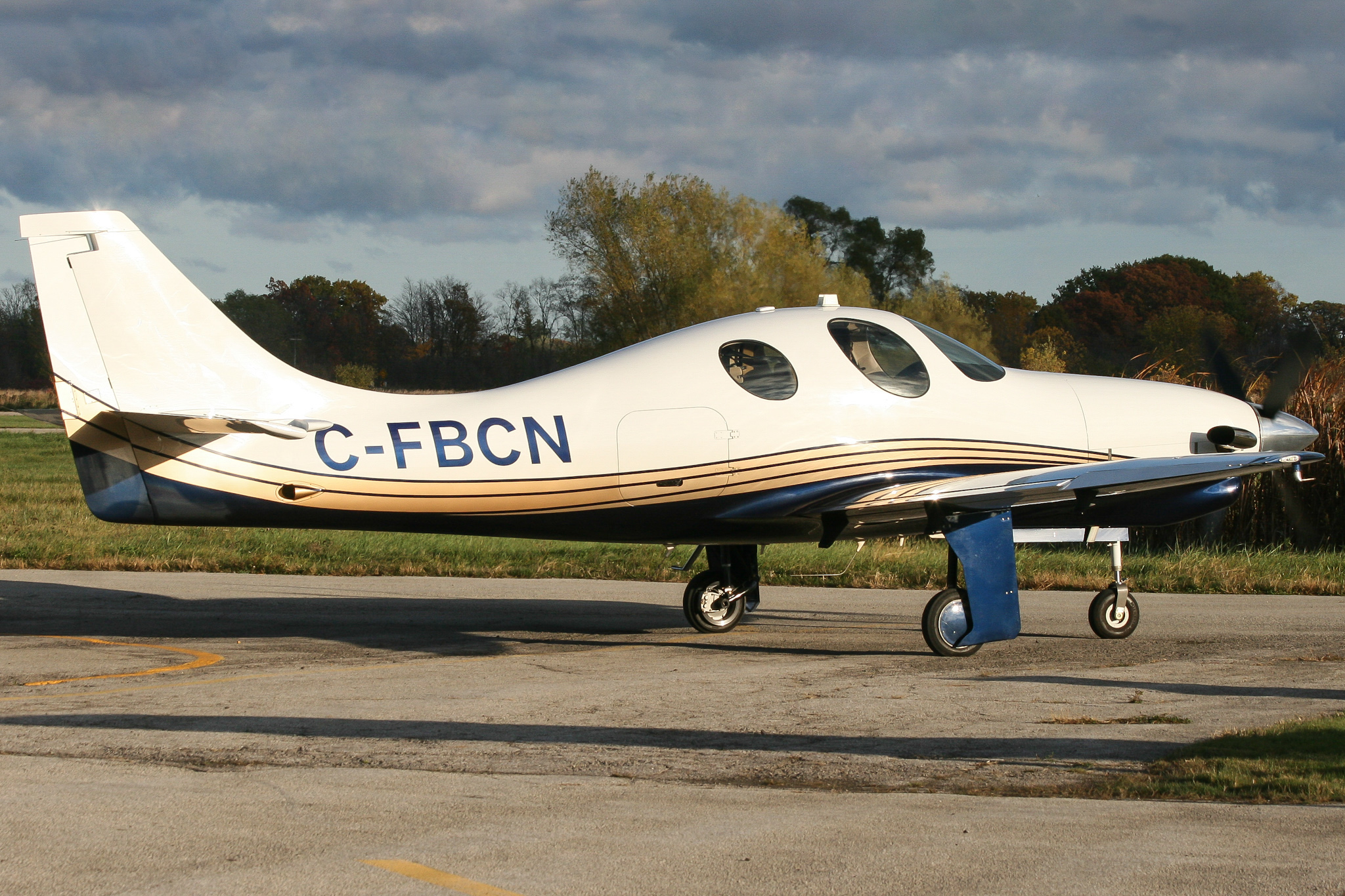 Full size: PRIVATE Lancair Evolution C-FBCN at 