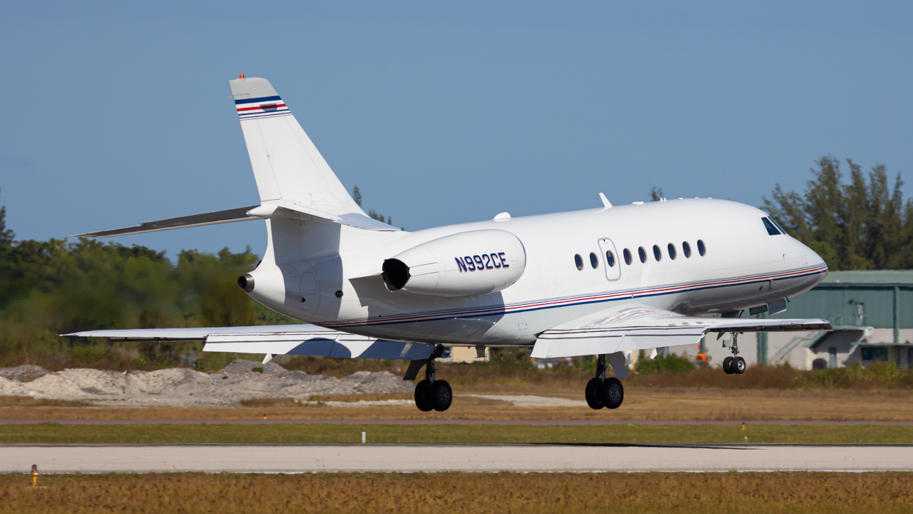Full size: PRIVATE Dassault Falcon 2000EX N992CE at Naples Municipal Airport